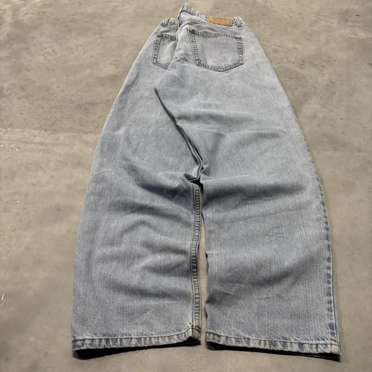Levi's × Vintage Crazy Vintage Y2K/2000s Faded Light Wash Levi’s Essential Denim Jeans! Size US 31 - 4 Thumbnail