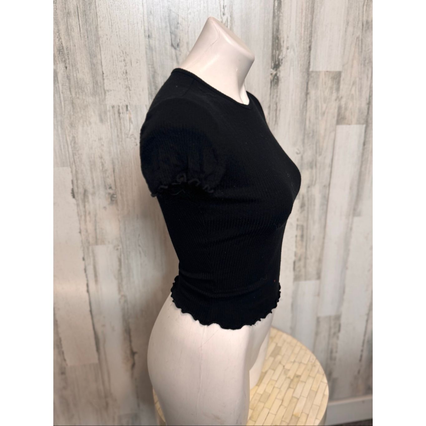 Other Popular 21 Black Ribbed Lettuce Hem Crop Top Size M Size M / US 6-8 / IT 42-44 - 4 Thumbnail