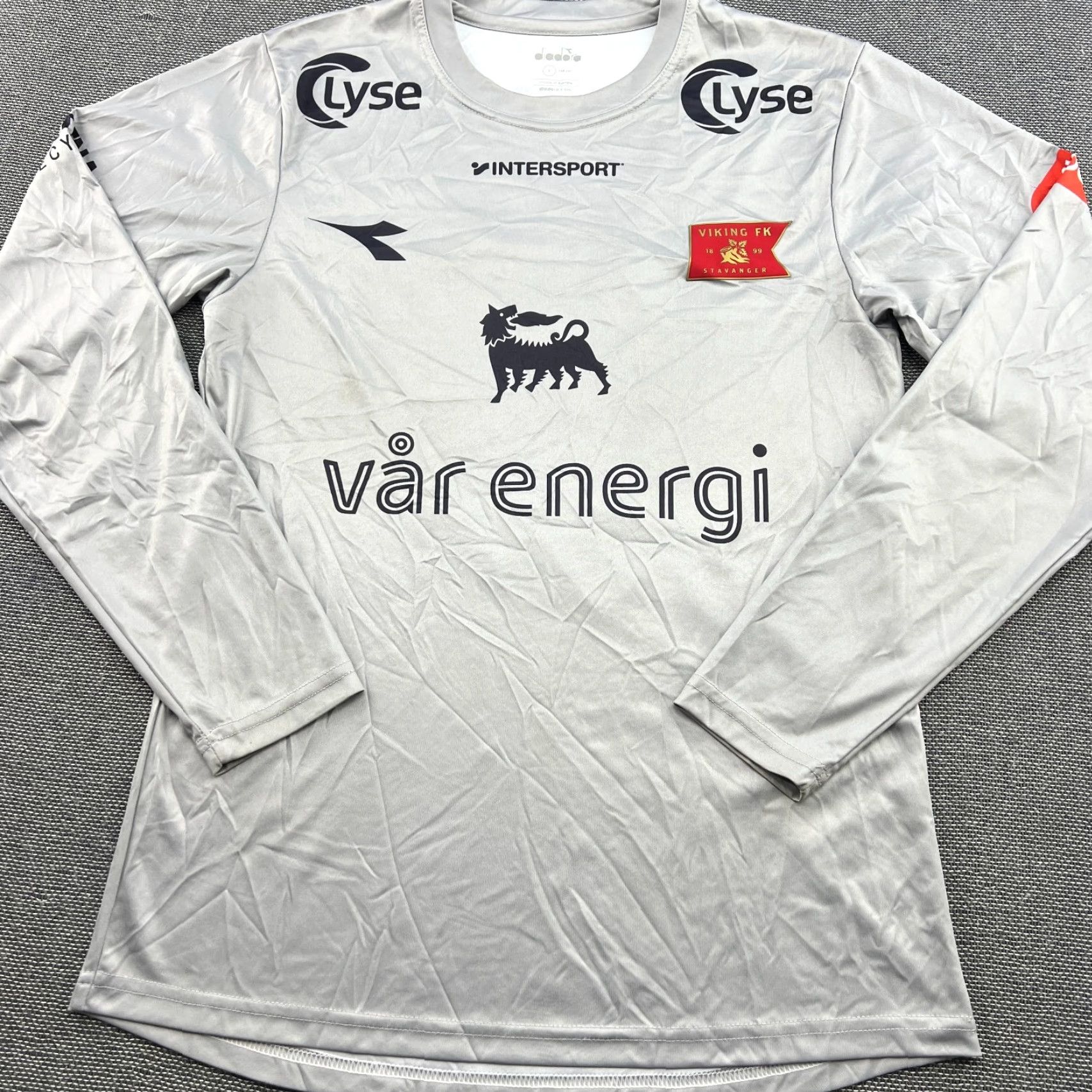 Diadora Diadora Viking FK Football Jersey Mens Small Gray Long Sleeve T-Shirt Sports Moisture Wicking Quick Dry Athletic Reg Regular Size US S / EU 44-46 / 1 - 3 Thumbnail
