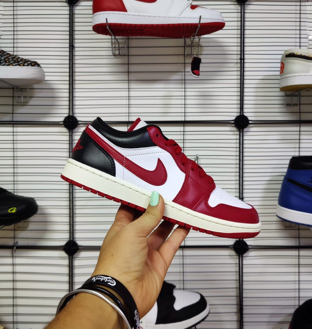 Jordan Brand Air Jordan 1 Low WMNS Reverse Black Toe 2022 EU 40.5-US 9 Size US 7.5 / EU 40-41 - 1 Thumbnail