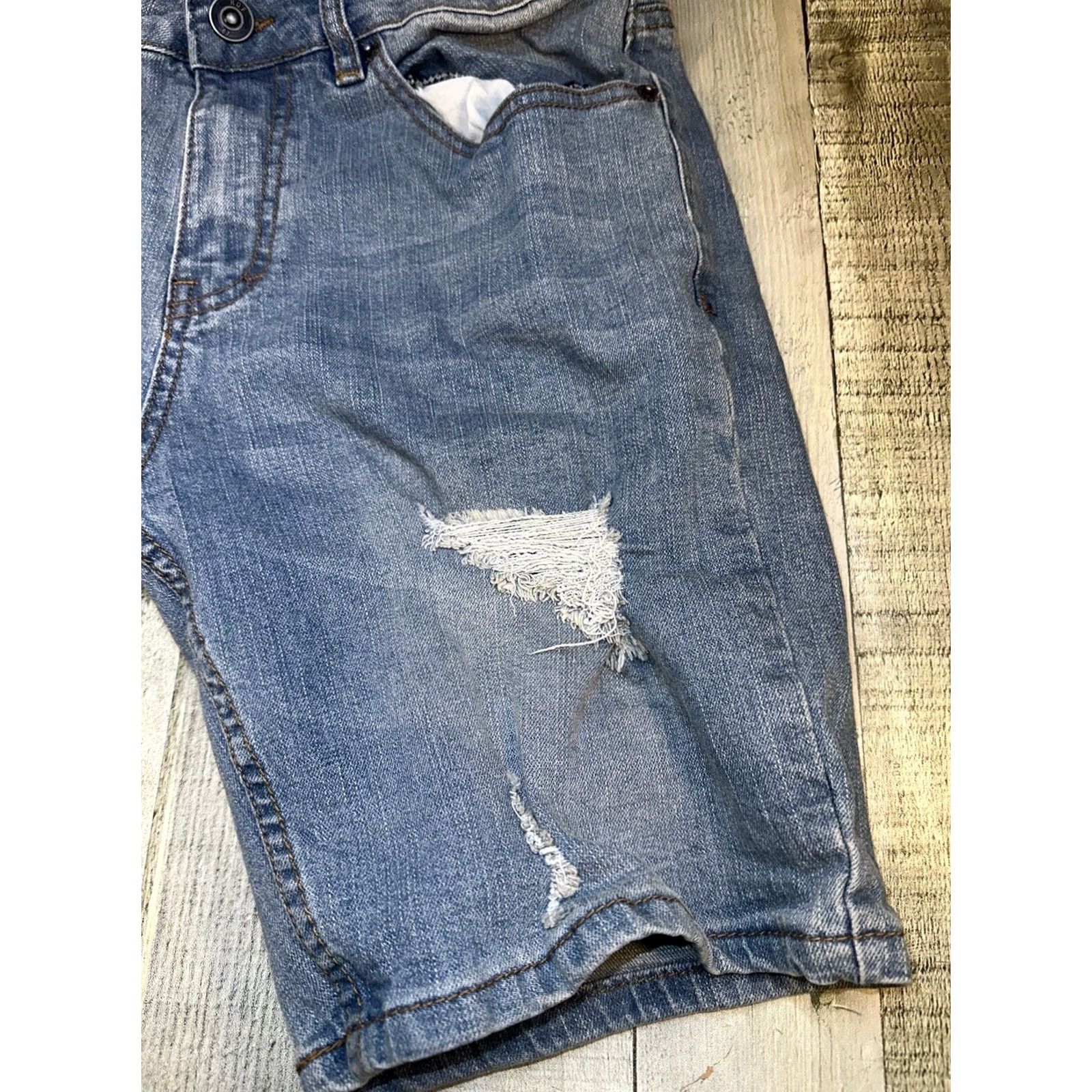 Ring Of Fire VINTAGE Ring of Fire MENS BLUE Shorts Denim Distressed Hem Light Wash Bermuda 5-Pocket 30 Regular Mens Size US 30 / EU 46 - 3 Thumbnail