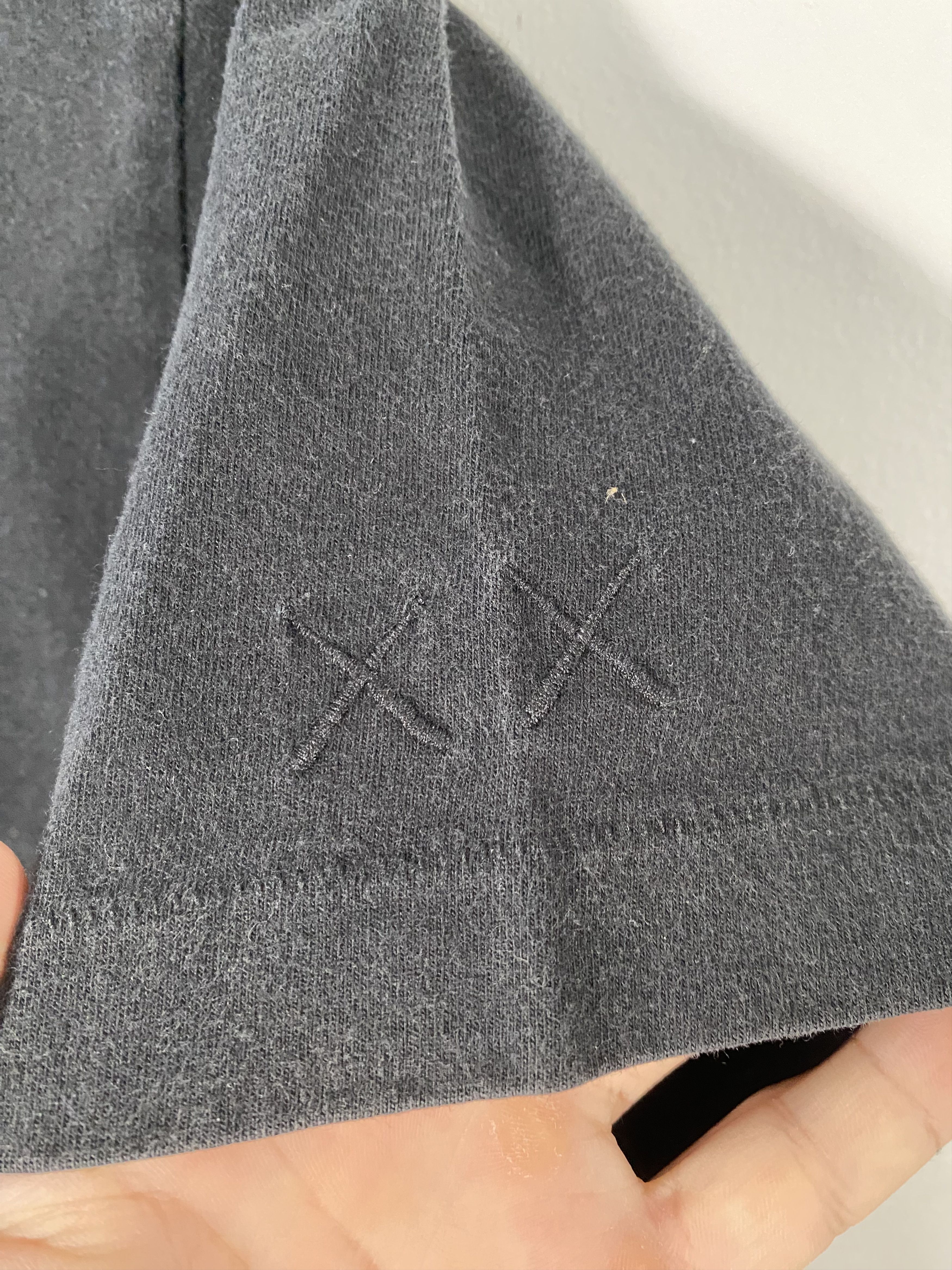 Kaws × Uniqlo KAWS x Uniqlo Black Elmo Companion Tee Size S Size US S / EU 44-46 / 1 - 3 Thumbnail