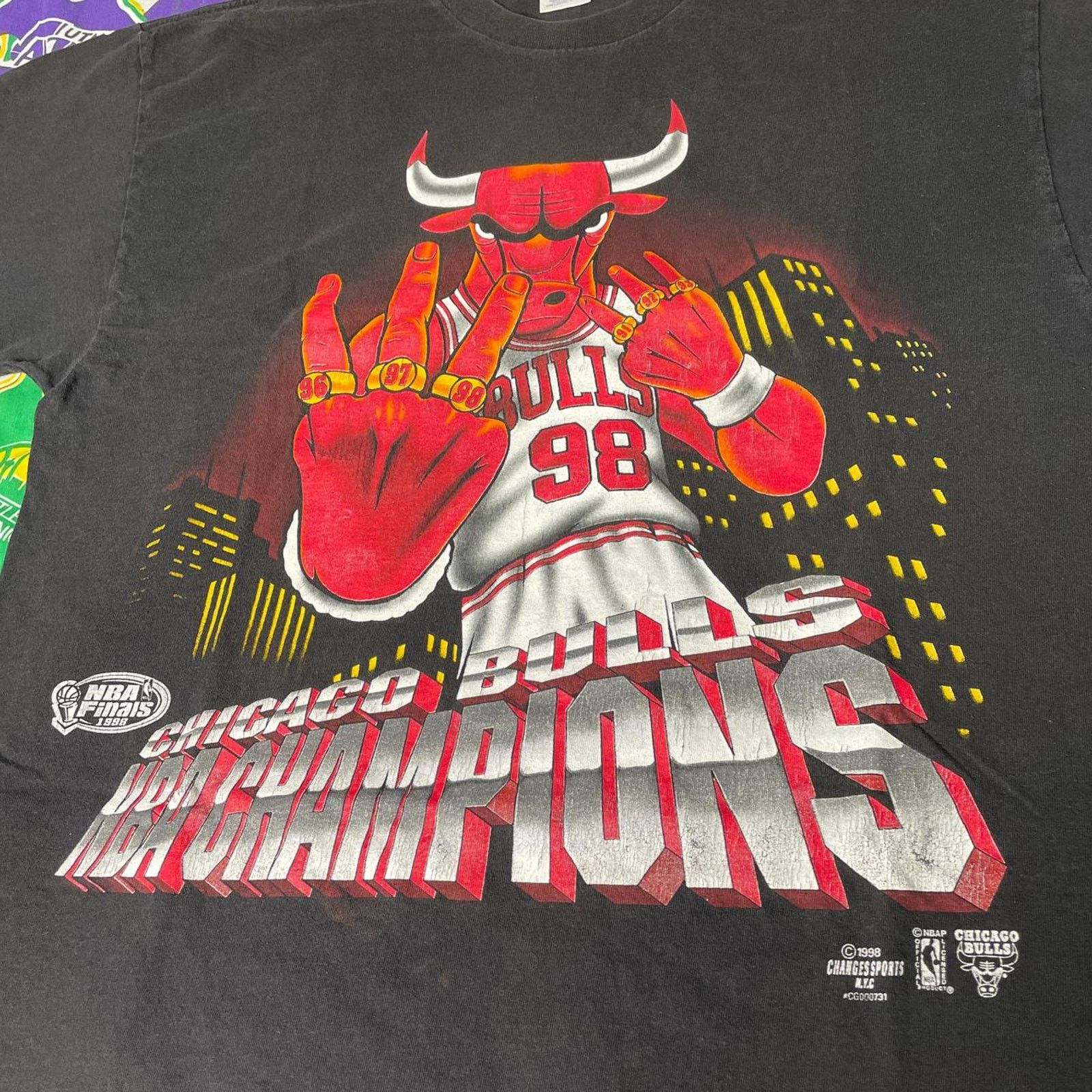 NBA × Vintage Vintage Starter 1998 NBA Chicago Bulls 3 Peat Mascot Tee Size US XL / EU 56 / 4 - 3 Thumbnail