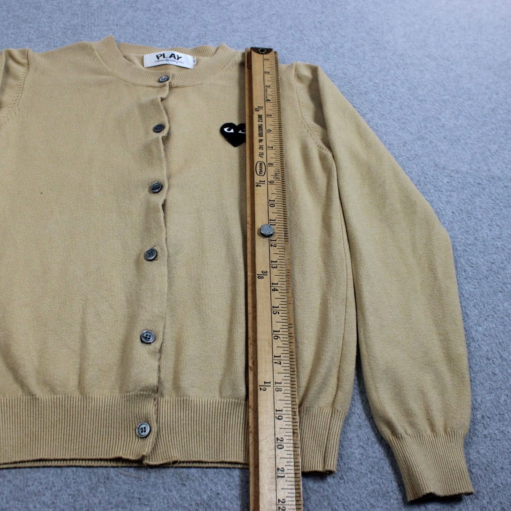 Vintage VINTAGE PLAY COMME des GARCONS Cardigan Women M Beige Heart Logo Crew Neck Sweater Size M / US 6-8 / IT 42-44 - 6 Thumbnail