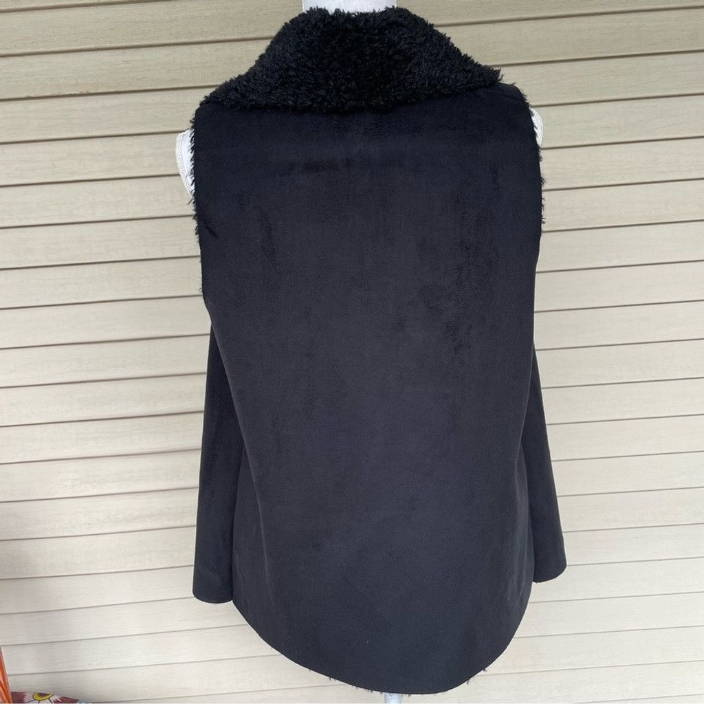 G.H. Bass & Co. G. H. Bass Faux Suede/Faux Fur Vest Size M Size M / US 6-8 / IT 42-44 - 3 Thumbnail