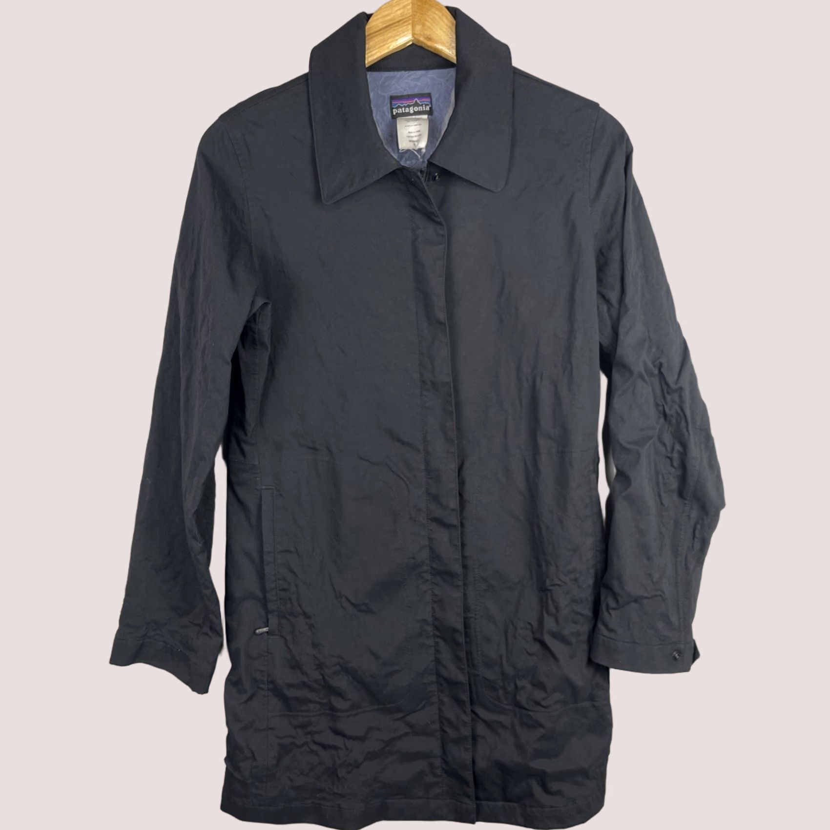 Patagonia Patagonia Rain Coat Womens Small Black Jacket Waterproof Zip Up Taped Seams Size S / US 4 / IT 40 - 1 Thumbnail