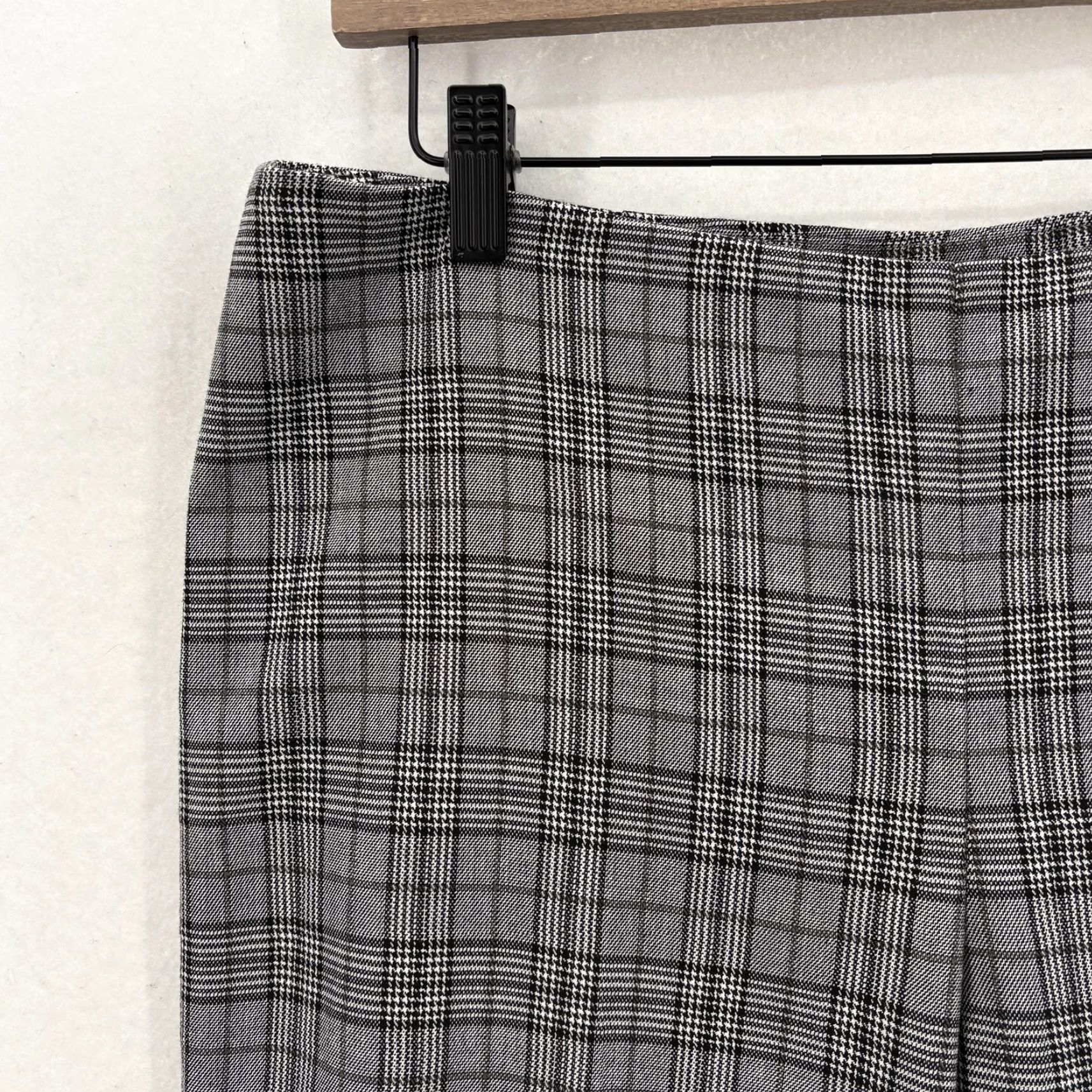 White House Black Market White House Black Market Pants Womens 10 Gray Plaid Signature Refined Stretch Dress Pants Women Regular Size 10 Gray Plaid Refined Stretch Size 32" / US 10 / IT 46 - 3 Thumbnail