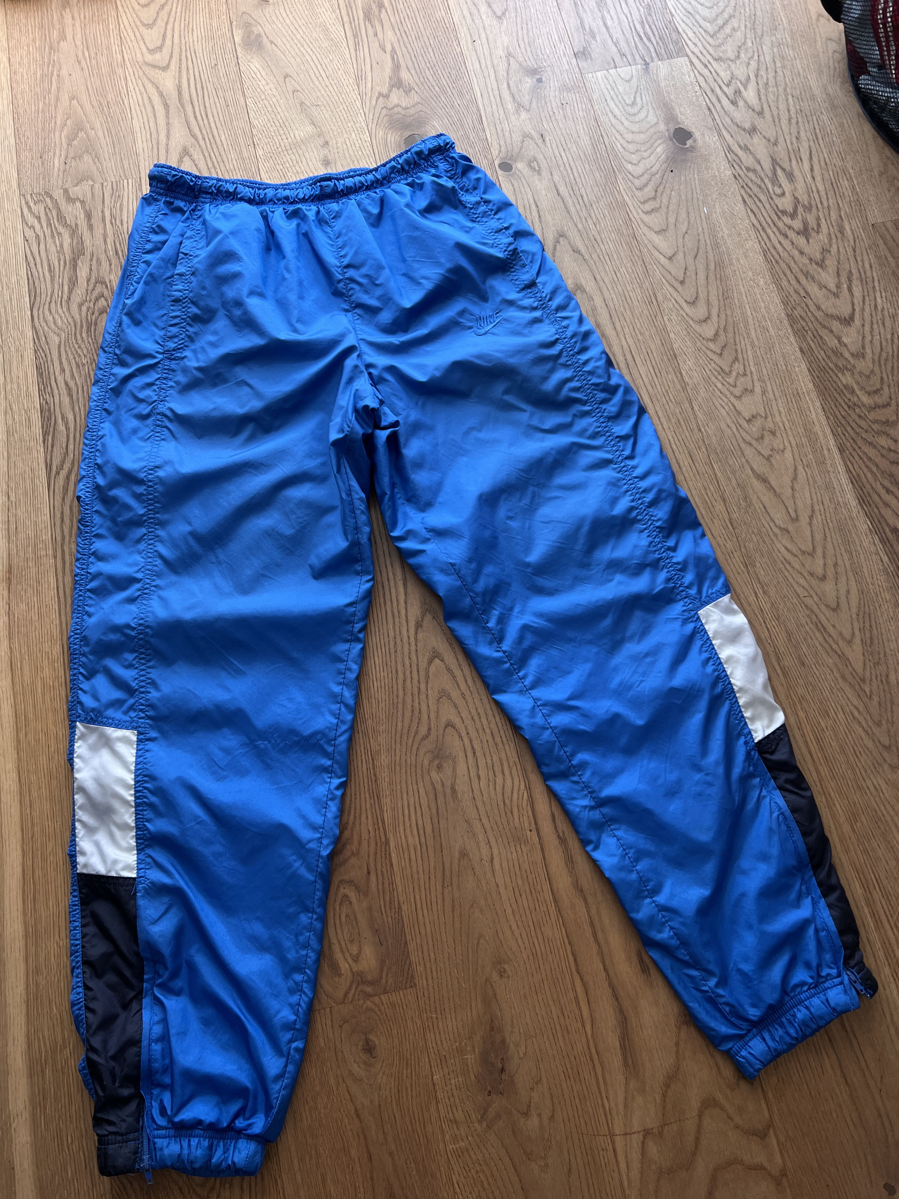 Nike Nike VTG 90s nylon retro navy blue track pants baggy swoosh Size US 32 / EU 48 - 1 Thumbnail