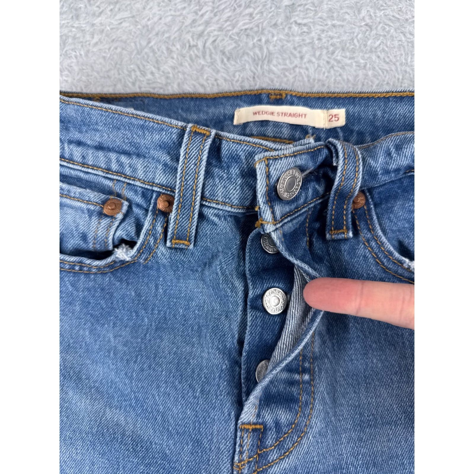 Levi's Levi's Jeans Women's 25x25 Blue Denim Wedgie Straight Button 25 25x25 Levi's 500 Series Retro Modern Distressed Stretch Regular Classic Jeans Womens Size 42" / US 20 - 5 Thumbnail