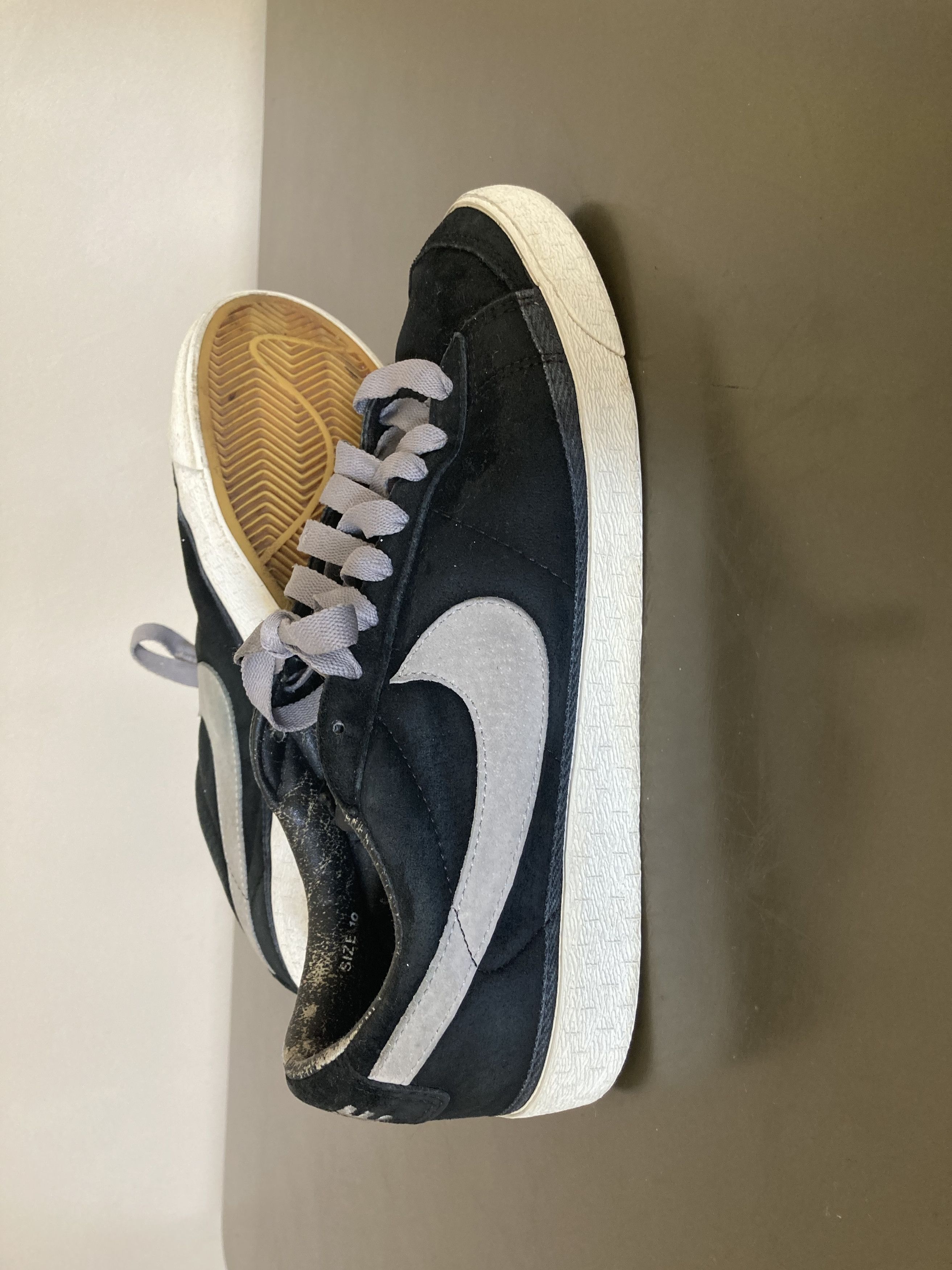 Nike Vintage. Nike Blazer Lo. Black/White from 2002. US10 Size US 10 / EU 43 - 2 Thumbnail
