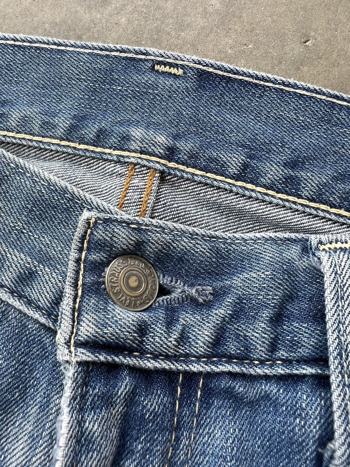 Levi's Vintage Levis 502 Blue Faded Distressed Jean Size US 31 - 10 Thumbnail