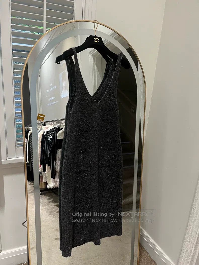 Chanel Chanel 23B black and gray large V-neck dress Size XXS / US 00 / IT 34 - 1 Thumbnail