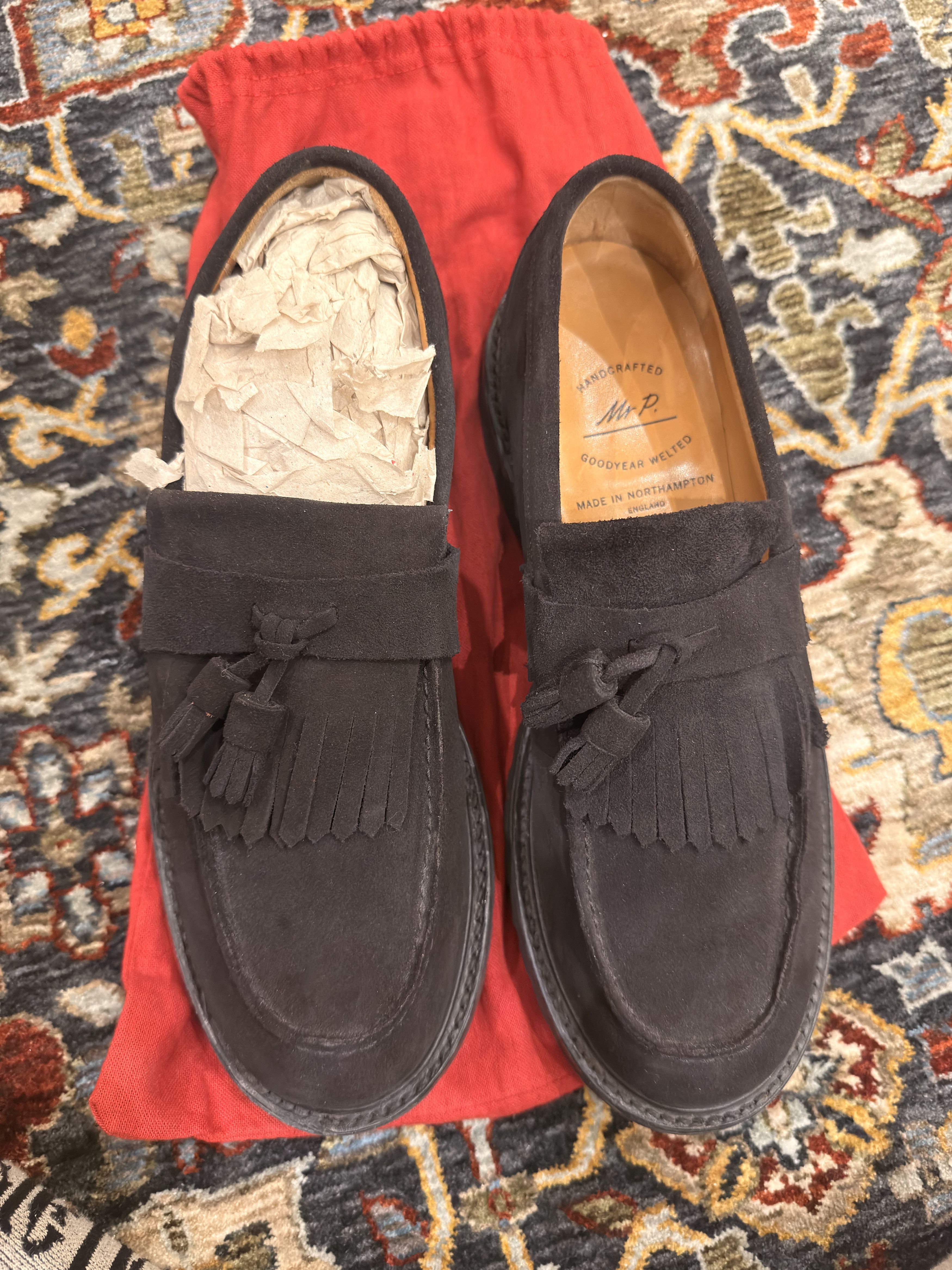 Suede loafers with tassels