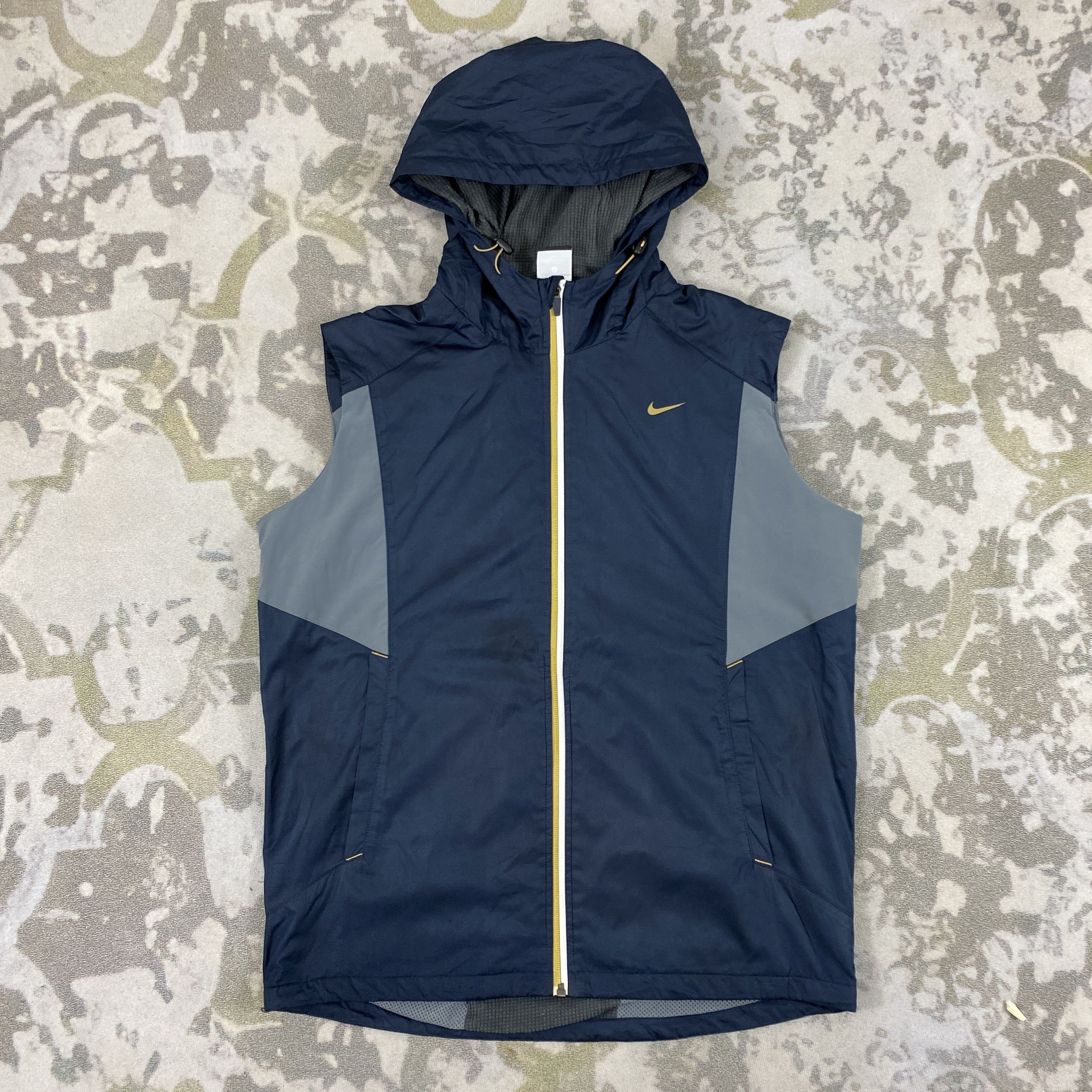 Nike Nike Sleeveless Small Logo Tracking Hoodie- J396 Size US M / EU 48-50 / 2 - 1 Thumbnail