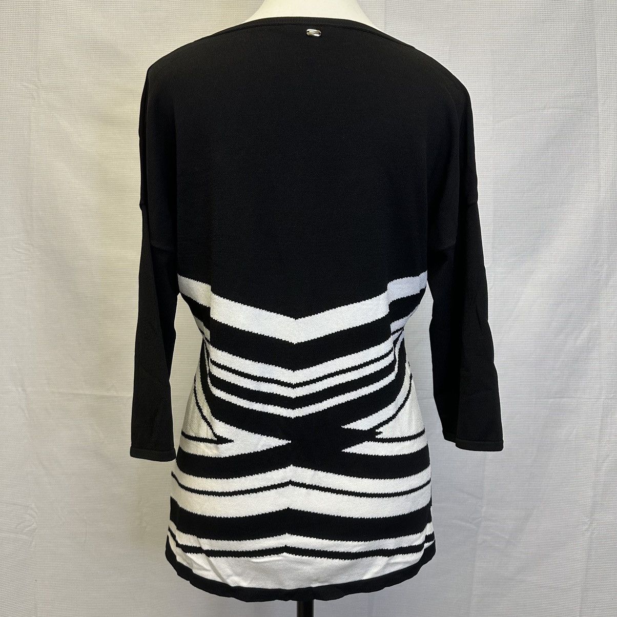 Escada Escada Stralon Black & White V-Neck Pullover - Size Small Size S / US 4 / IT 40 - 4 Thumbnail