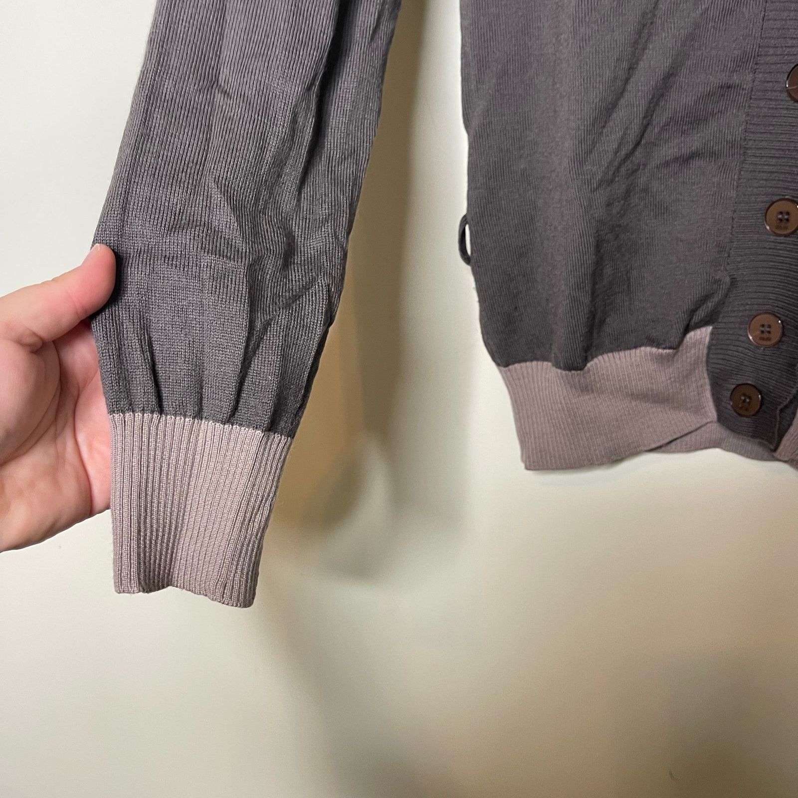 Fendi Fendi V Neck Merino Wool Cardigan Sweater Gray 44 Size M / US 6-8 / IT 42-44 - 4 Thumbnail