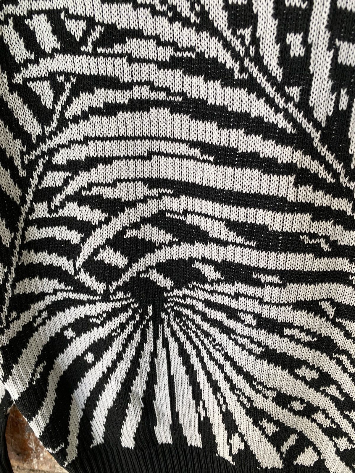 Saint Laurent Paris 1980’s Rive Gauche Intarsia Jacquard Zebra floral knit Size M / US 6-8 / IT 42-44 - 8 Thumbnail