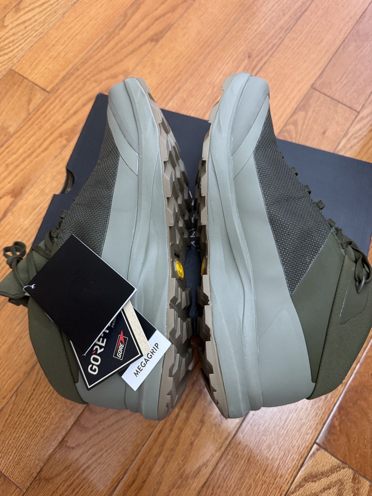 Arc'teryx Arcteryx Aerios Mid GTX Shoe MENS Tatsu / Forage 8 Size US 8.5 / EU 41-42 - 3 Thumbnail