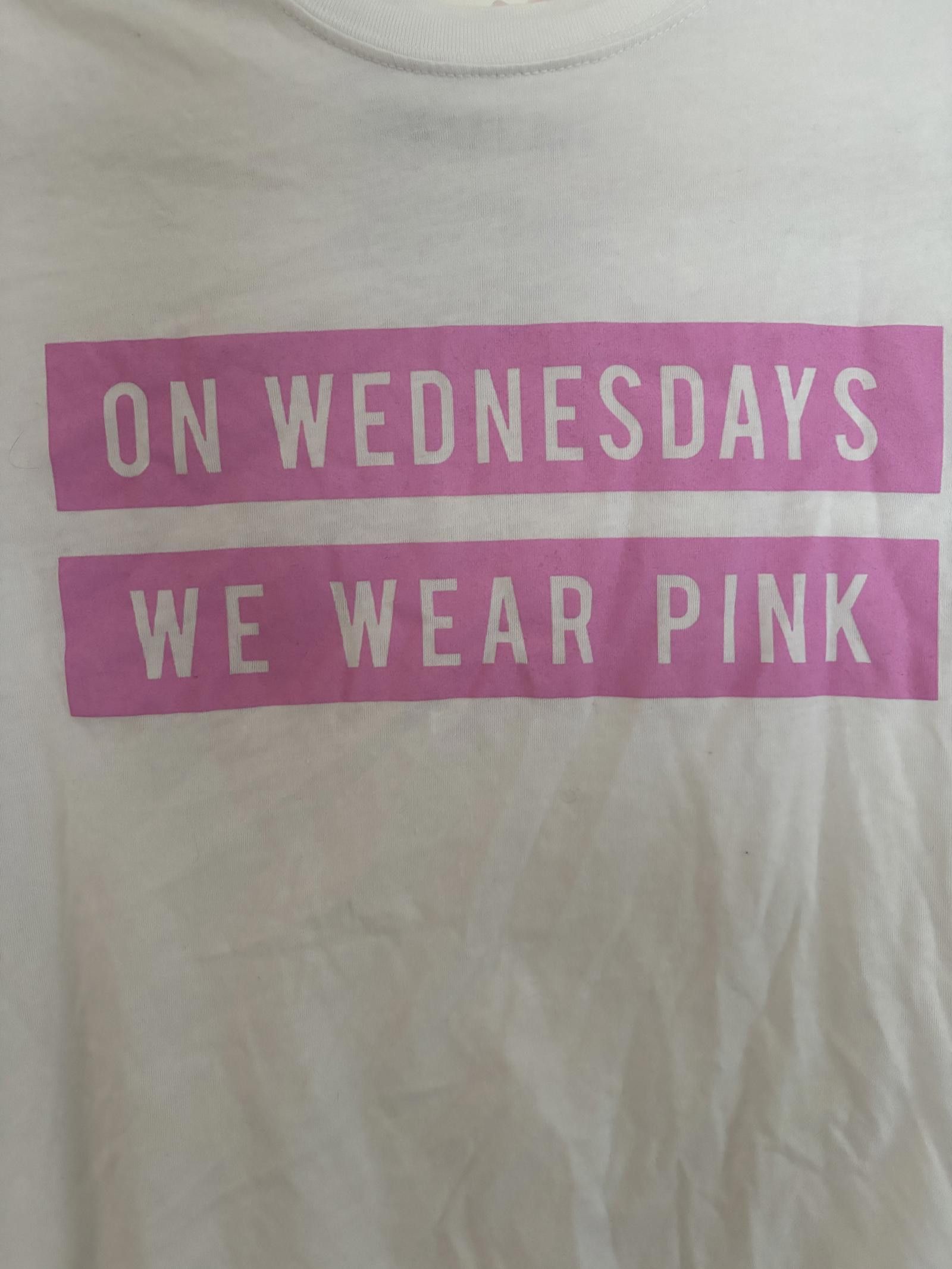 Designer NWOT Mean Girls 'On Wednesdays We Wear Pink' T-Shirt Size M / US 6-8 / IT 42-44 - 2 Thumbnail
