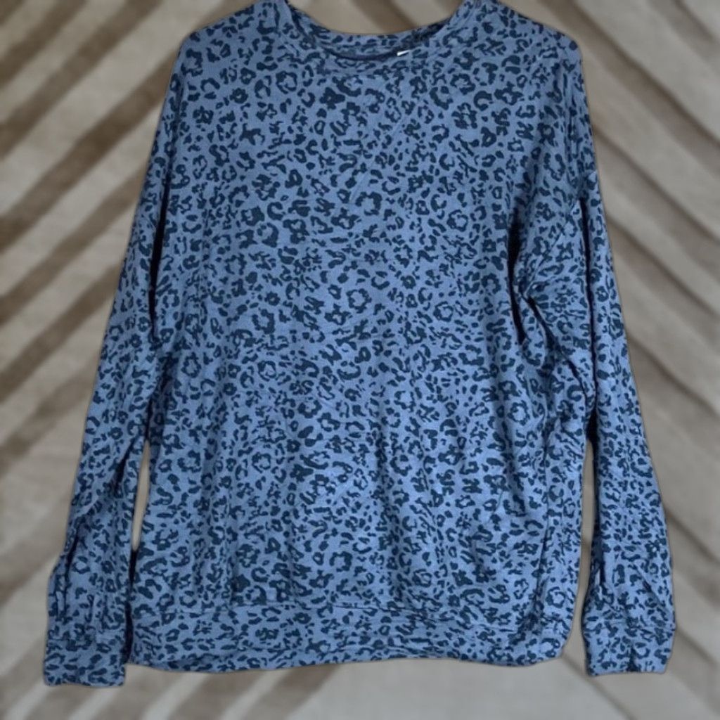 Athleta Athleta Womens Sweatshirt Gray Pure Luxe Leopard Crew Neck Pullover S Stretch Regular Long Sleeve Casual Lounge Athleisure Womens Size S / US 4 / IT 40 - 1 Thumbnail