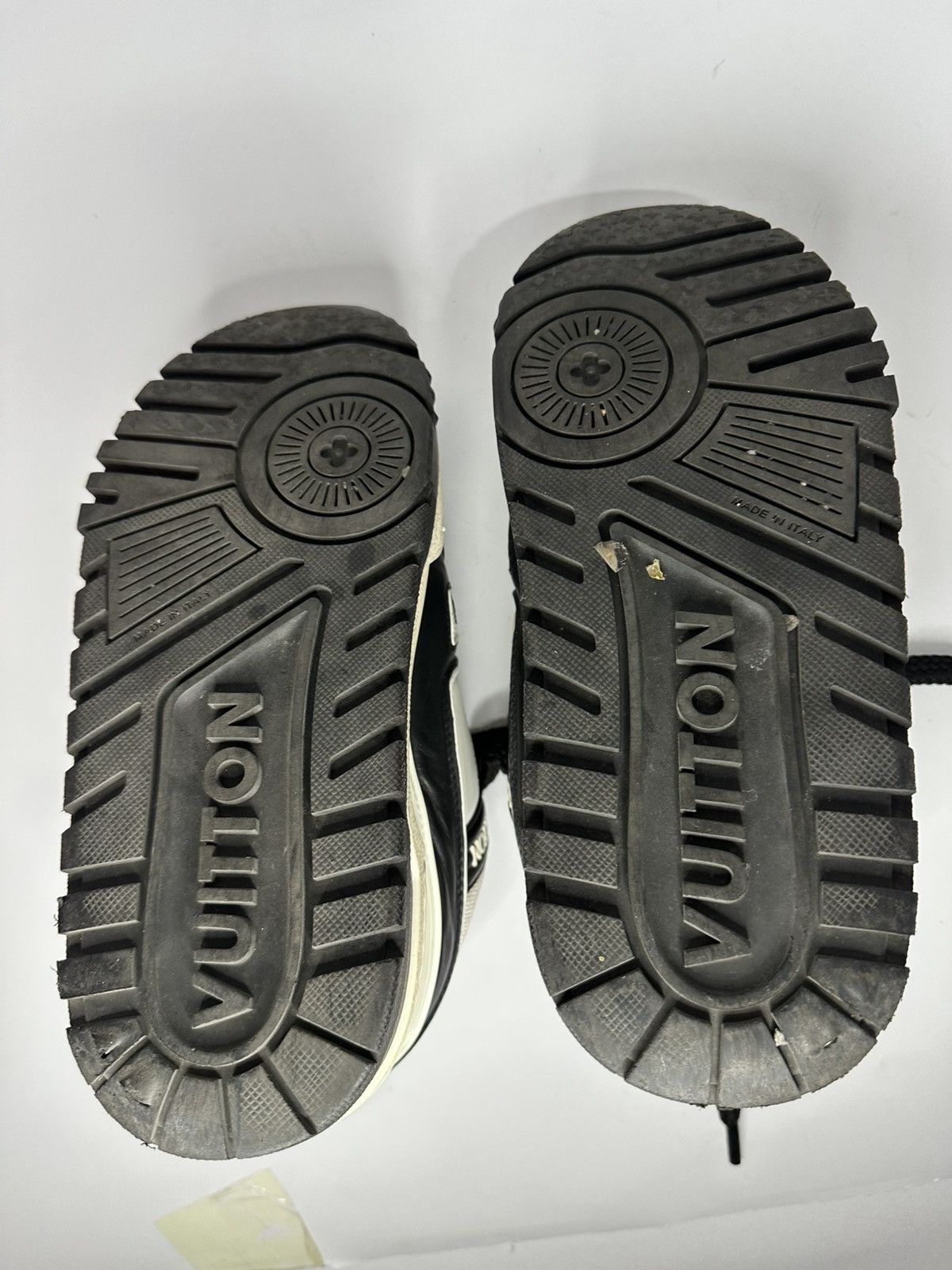Louis Vuitton Louis Vuitton Black And White Maxi Trainer Sneakers. Size US 6 / EU 39 - 11 Thumbnail