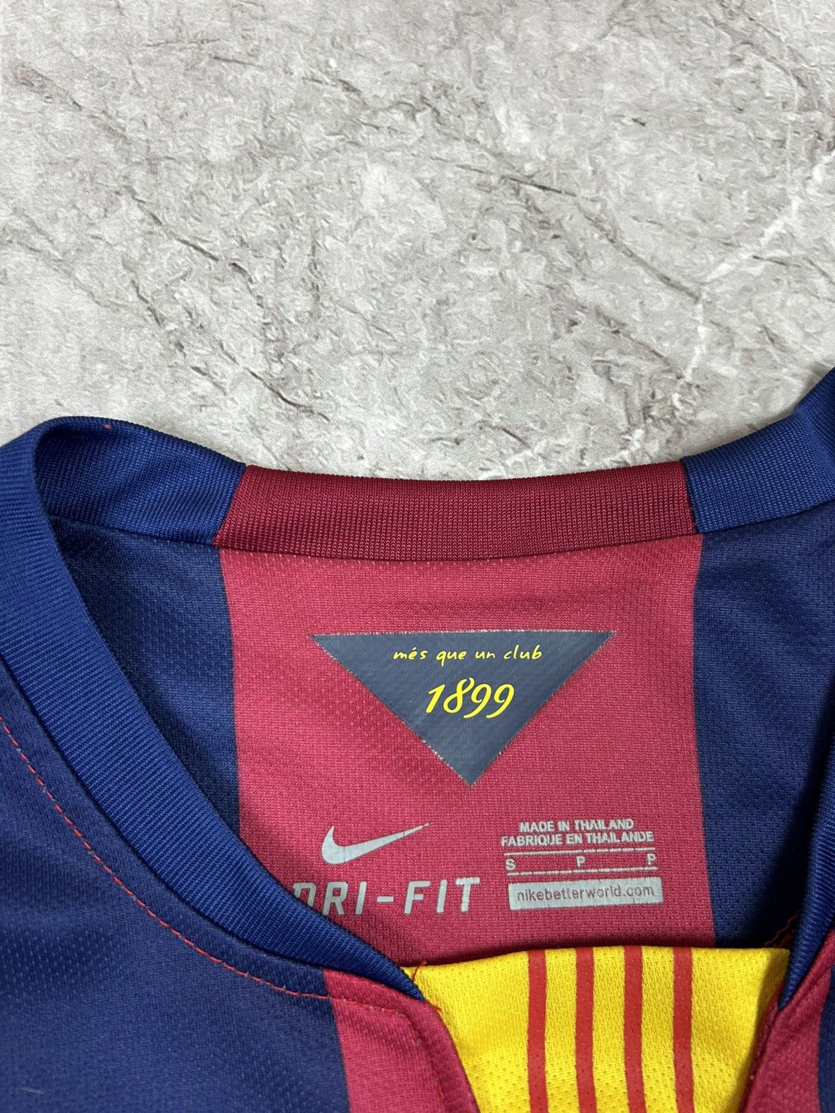 Nike Vintage Nike Barcelona 10 Messi soccer jersey size S Size US S / EU 44-46 / 1 - 8 Thumbnail