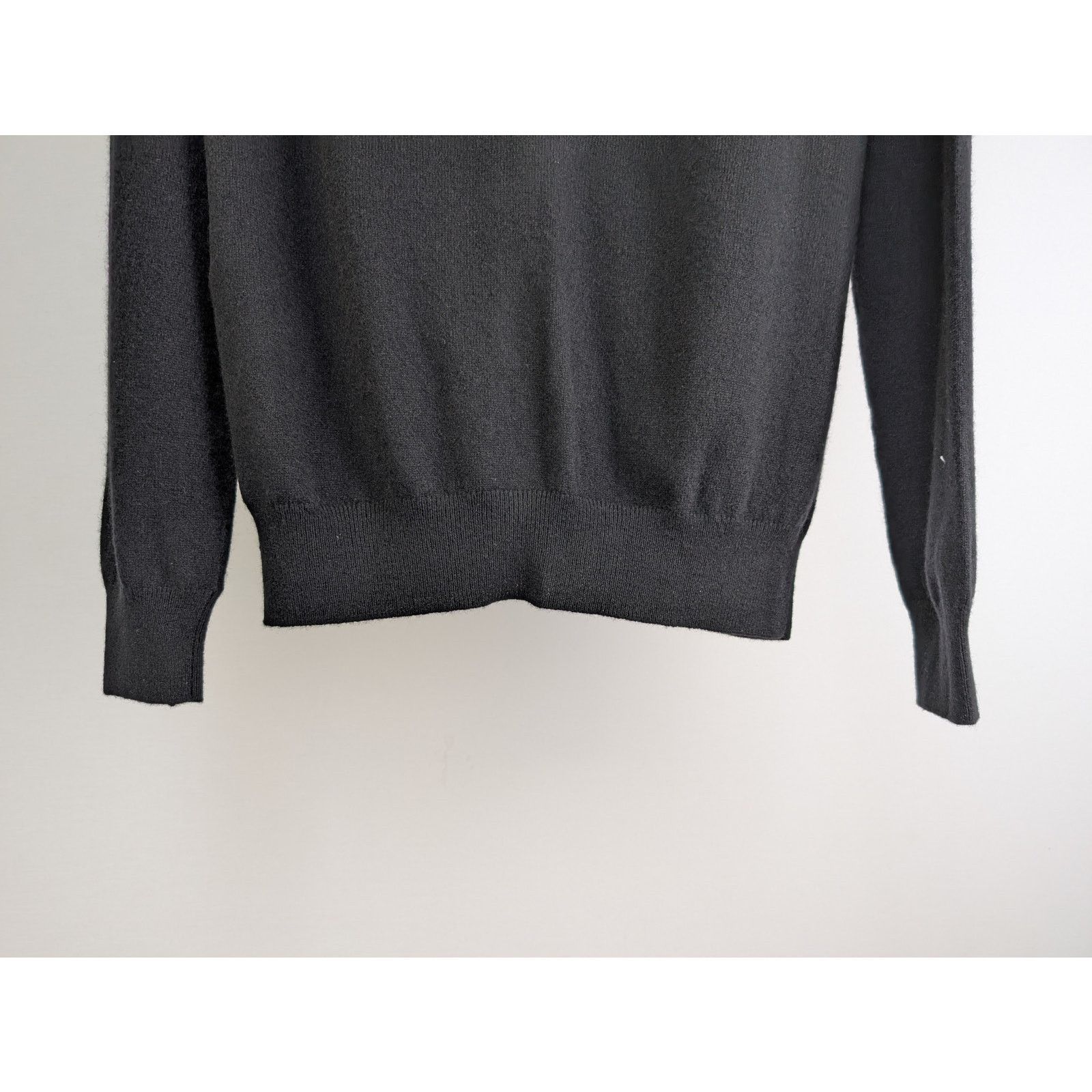Gucci o1rshd1 100% Cashmere Cardigan Sweater With Logo in Black Size US S / EU 44-46 / 1 - 11 Thumbnail