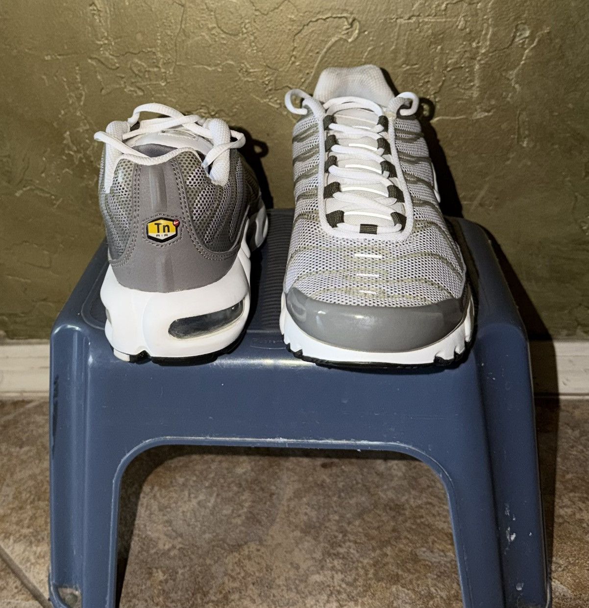 Nike Nike Air Max SE flat pewter Size US 6.5 / EU 39-40 - 2 Thumbnail