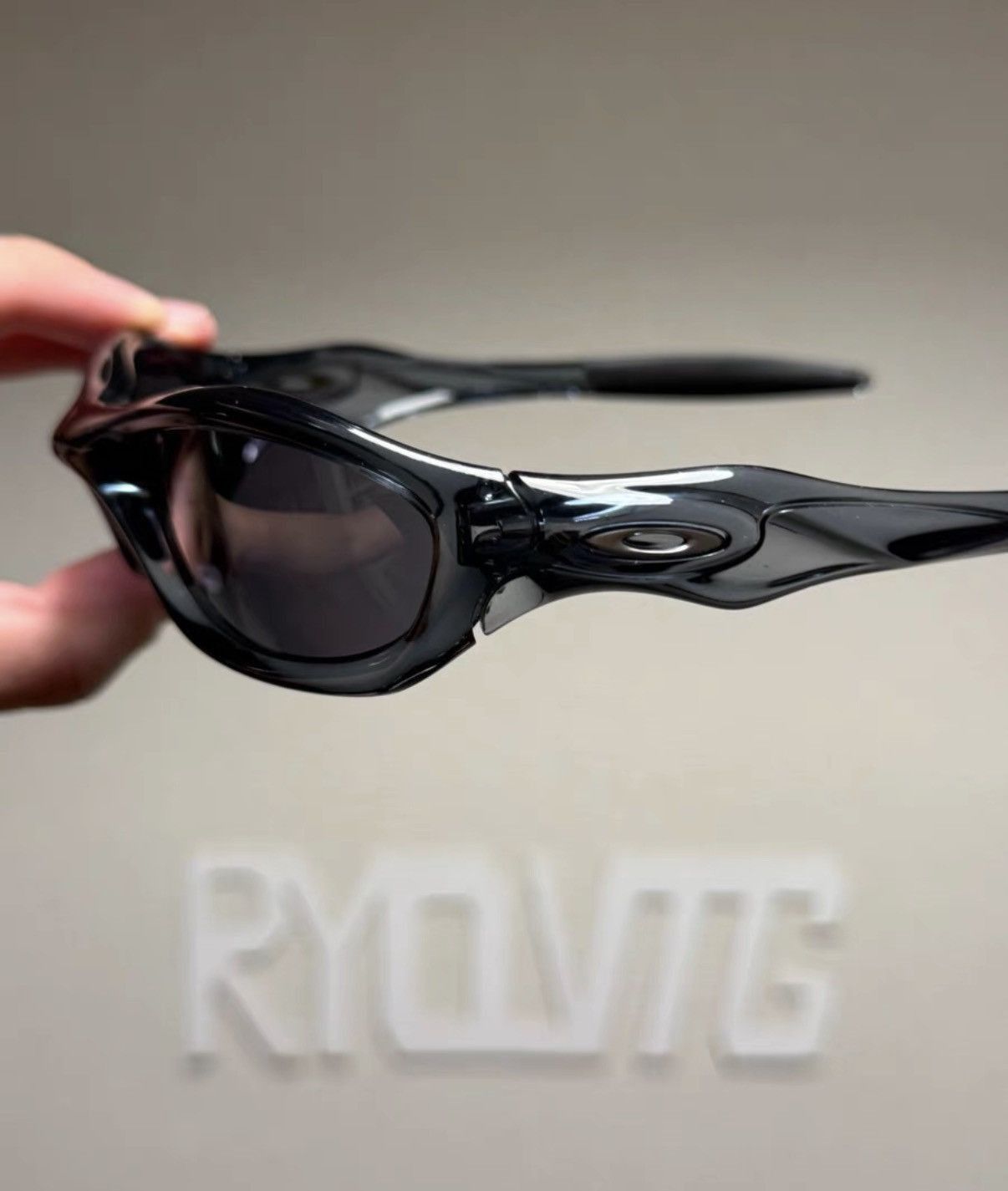 Oakley Black Sporty Sunglasses Size ONE SIZE - 1 Thumbnail