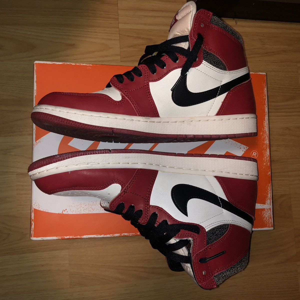 Nike Air Jordan 1 Retro High OG Chicago Lost And Found - Size 9.5 Size US 9.5 / EU 42-43 - 5 Thumbnail