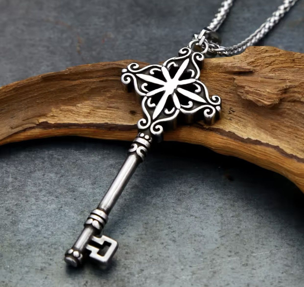 Jewelry Large Size Vintage Key Necklace Size ONE SIZE - 1 Thumbnail