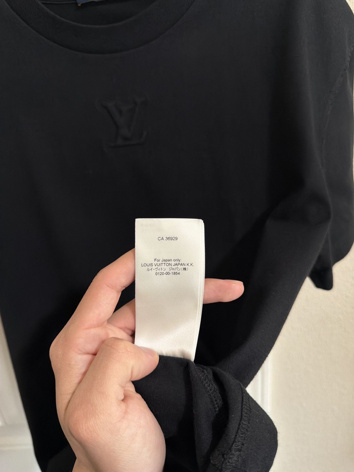 Louis Vuitton Louis Vuitton Embossed T-Shirt Size US S / EU 44-46 / 1 - 8 Thumbnail