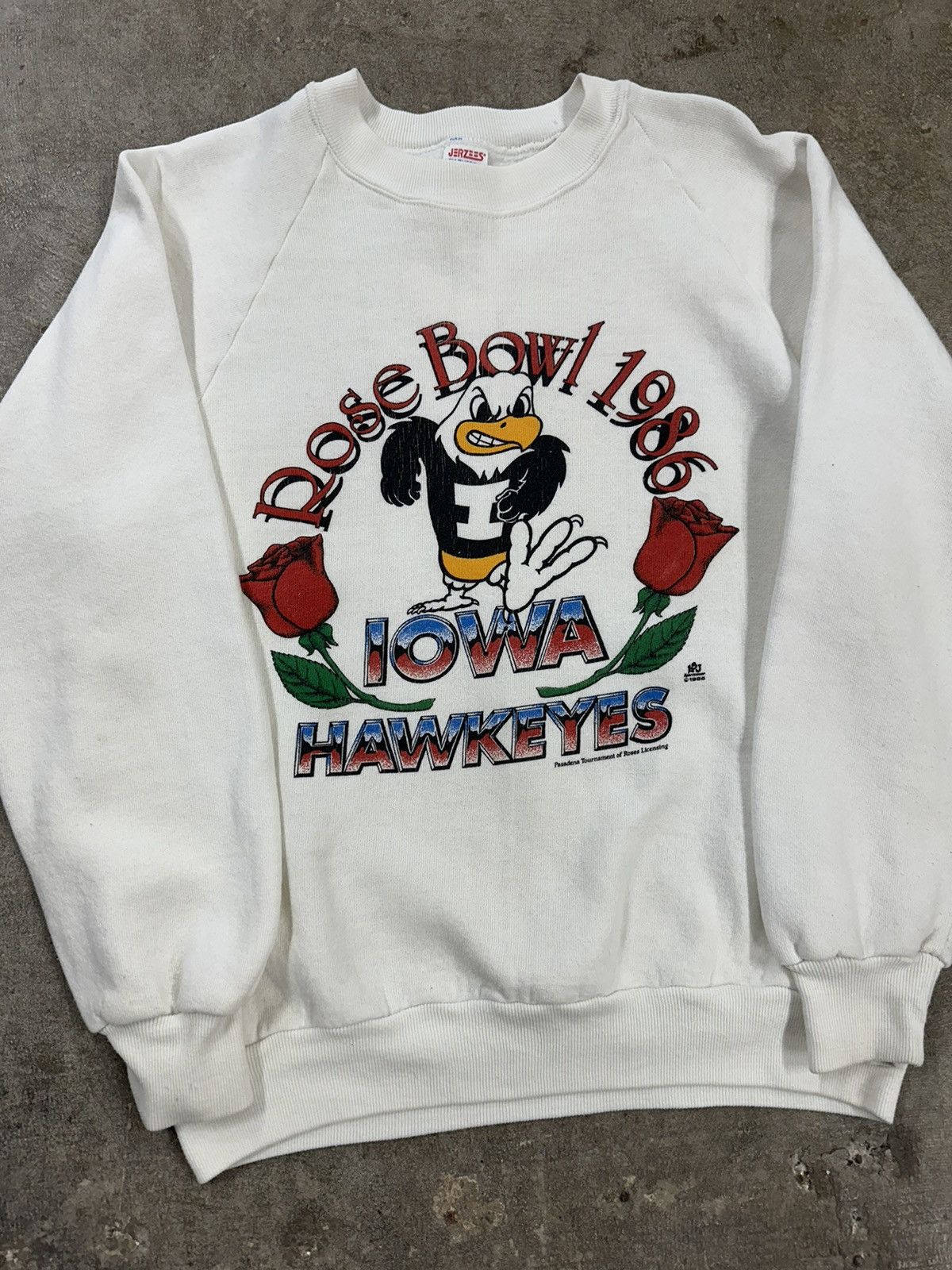 Vintage Vintage 80s Iowa Hawkeyes Rose Bowl Collegiate Sweatshirt Size US M / EU 48-50 / 2 - 3 Thumbnail