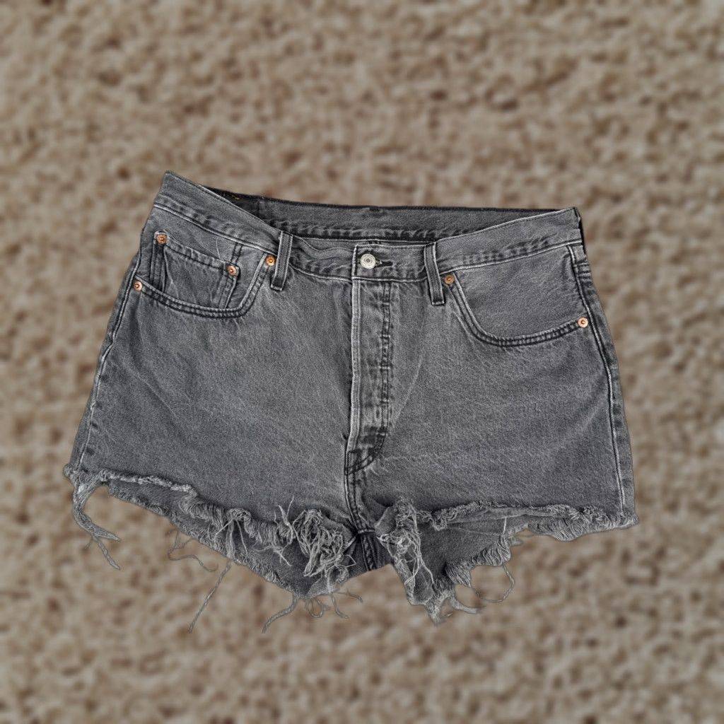 Levi's Levi's Jeans Shorts Women 33 Black Denim Cut-Off 501 Button Fly 33x2 Size 24" / US 00 / IT 34 - 1 Thumbnail
