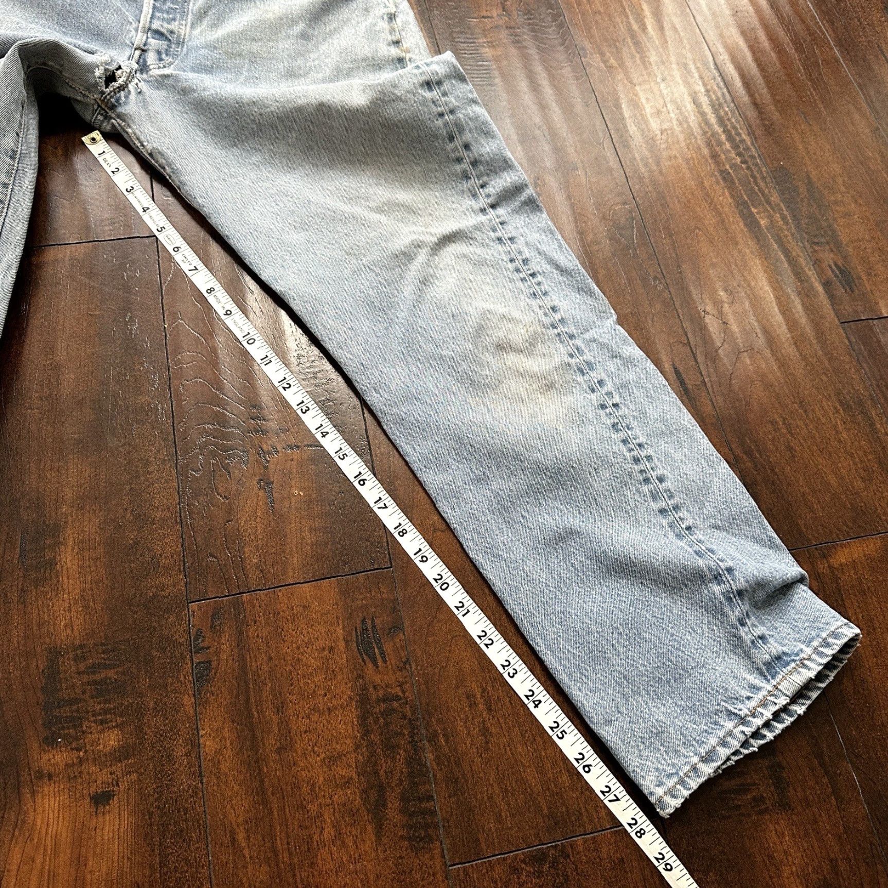 Levi's VINTAGE Levi's 501 XX Jeans 80s 36x32 Light Wash Blue Distressed USA Mens Size US 36 / EU 52 - 4 Thumbnail