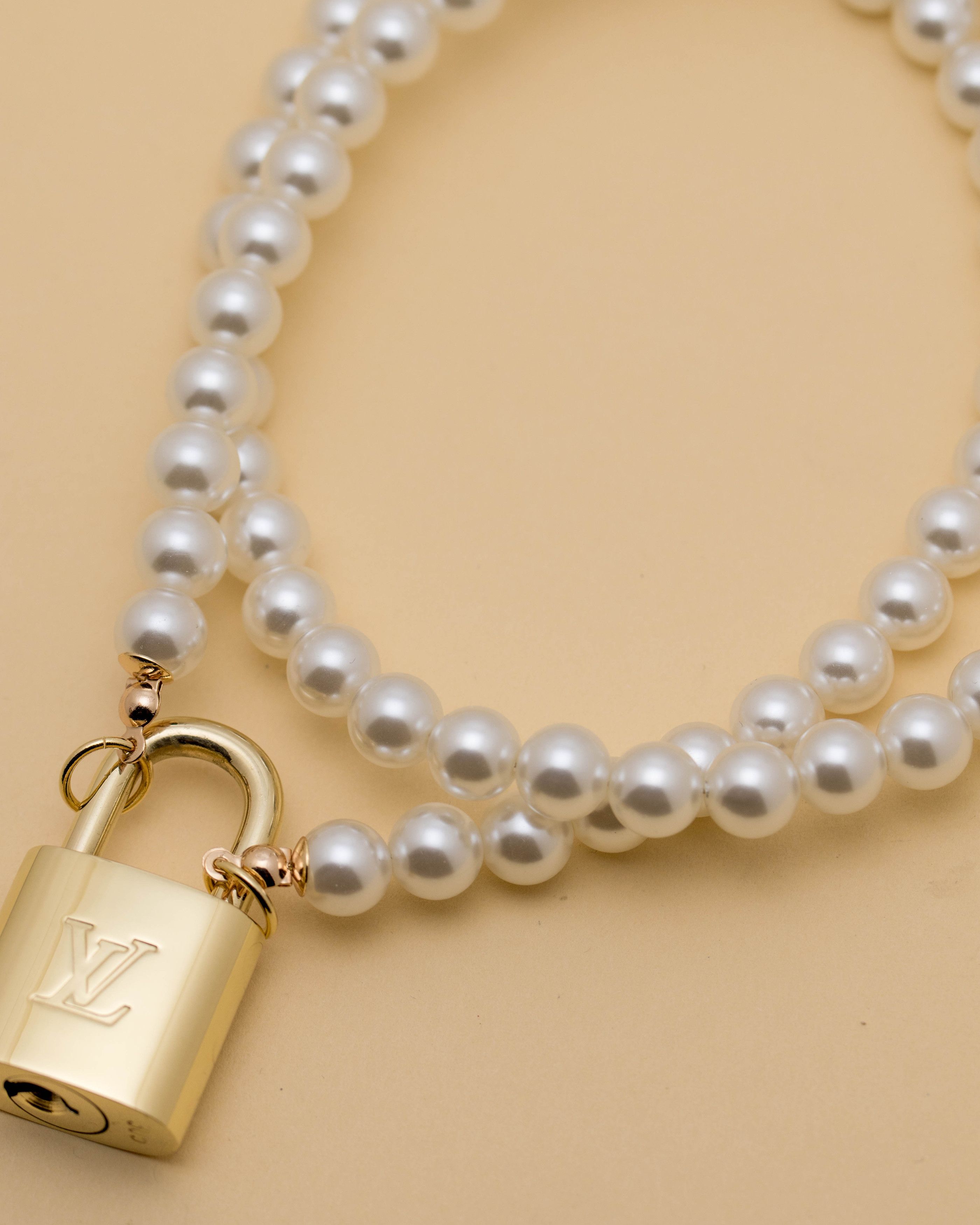 Louis Vuitton LV lock with chain and bracelet Size ONE SIZE - 3 Thumbnail