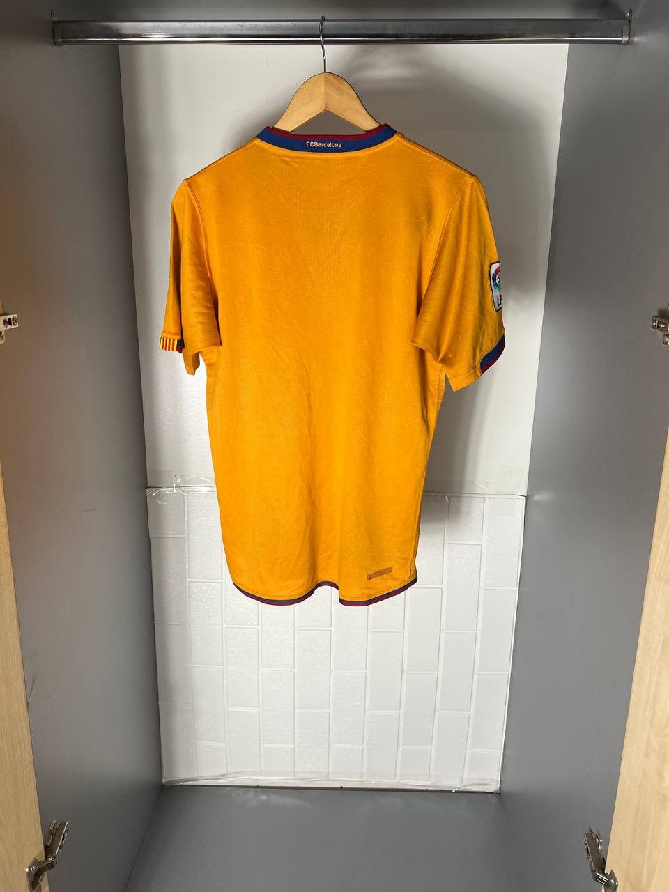 Nike VINTAGE NIKE FC BARCELONA SPAIN SOCCER JERSEY RETRO Y2K 90s Size US M / EU 48-50 / 2 - 16 Thumbnail