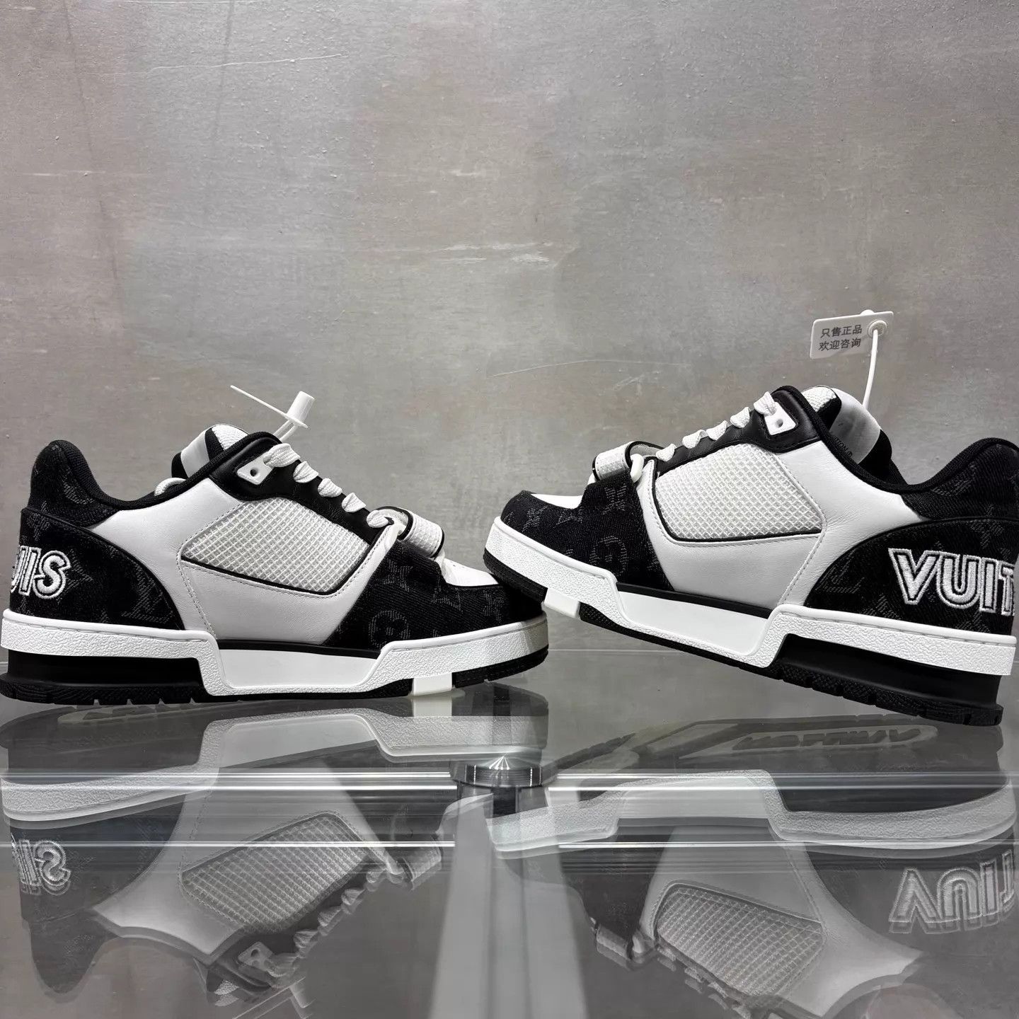 Louis Vuitton LV Trainer Black & White Velcro UK3.5/37.5 YH25099 Size US 7 / IT 37 - 5 Thumbnail