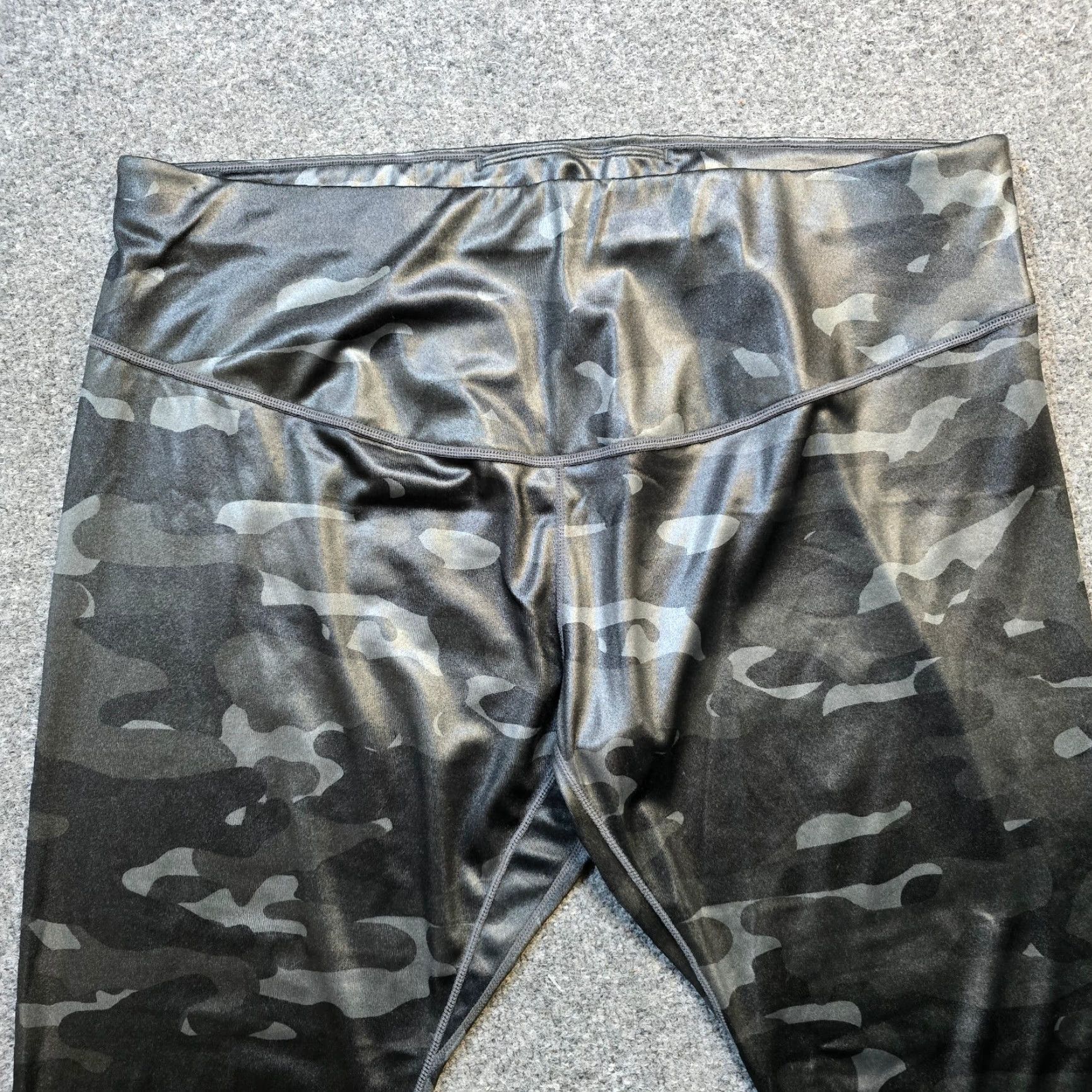 Nike Nike Dri-FIT Pants Women 2X Gray Camouflage Shiny Stretch Fitted Athleisure Casual Pants Size 40" / US 18 - 2 Thumbnail