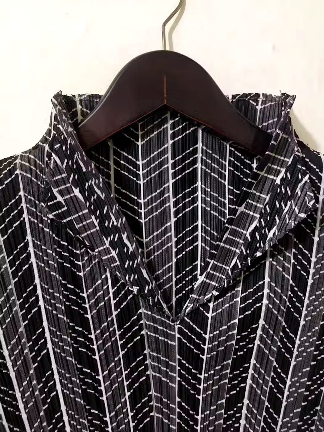 Pleats Please Issey Miyake PLEATS PLEASE ISSEY MIYAKE LONGSLEEVE STRETCHABLE WOMEN Size L / US 10 / IT 46 - 2 Thumbnail