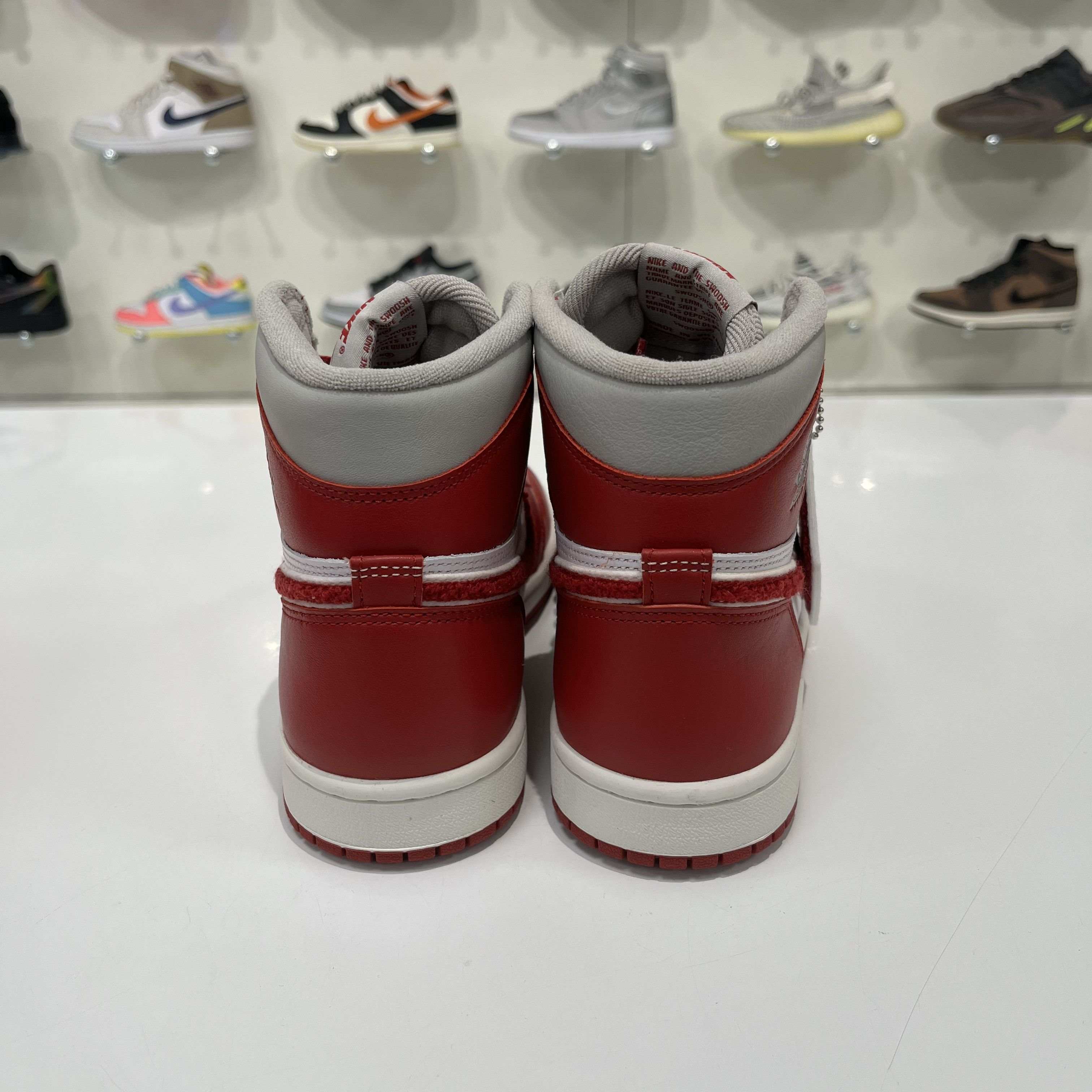 Nike Air Jordan 1 Retro High OG Varsity Red (W) Size US 6.5 / IT 36.5 - 3 Thumbnail