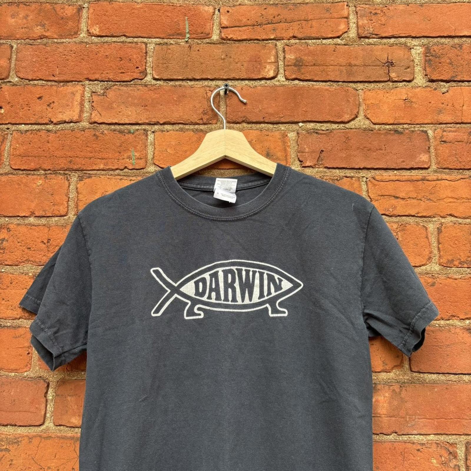 Gildan Vintage Darwin fish t shirt 00s Small Size US S / EU 44-46 / 1 - 2 Thumbnail