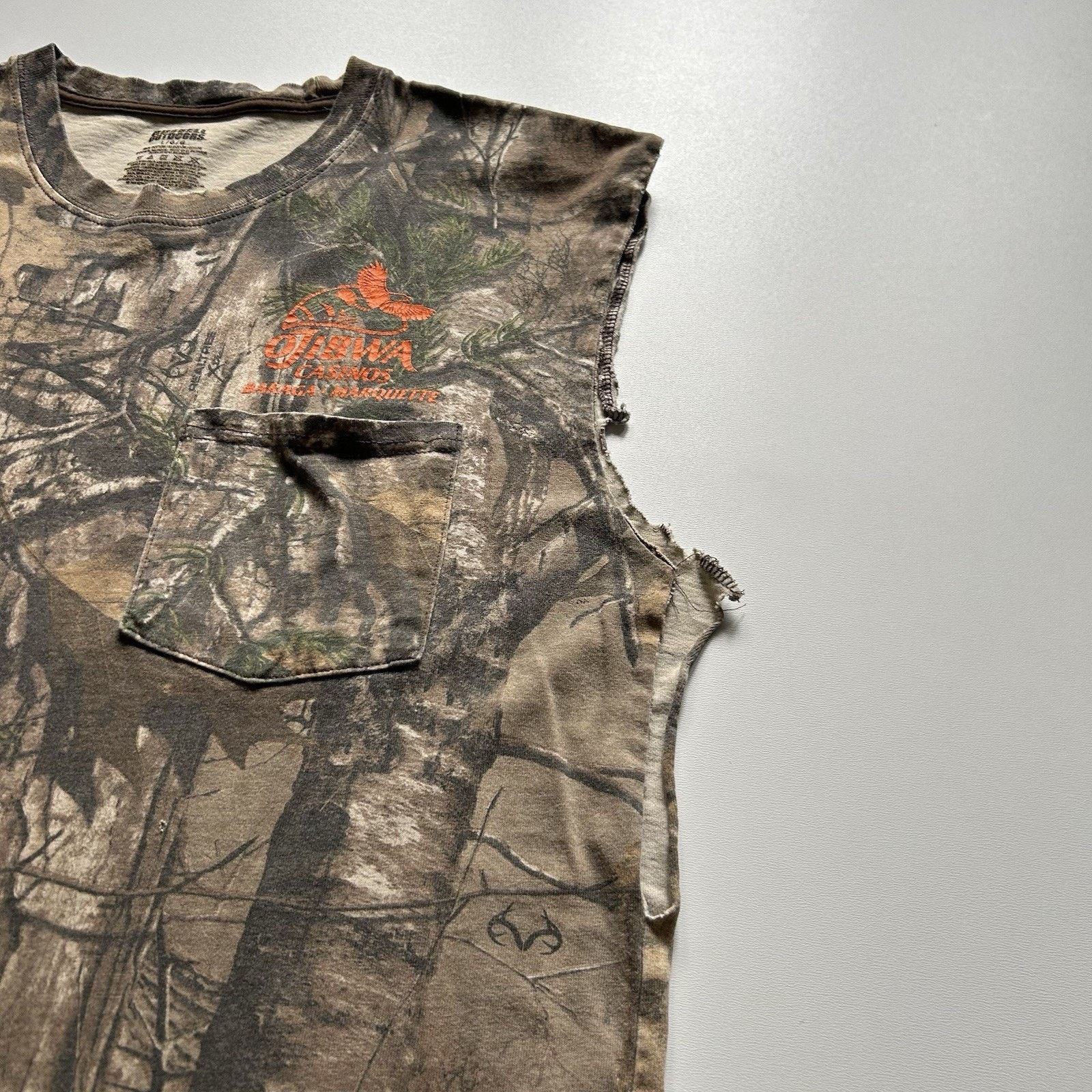 Realtree Vintage Russell Sleeveless Pocket Shirt Large Real Tree Camo Size US L / EU 52-54 / 3 - 4 Thumbnail