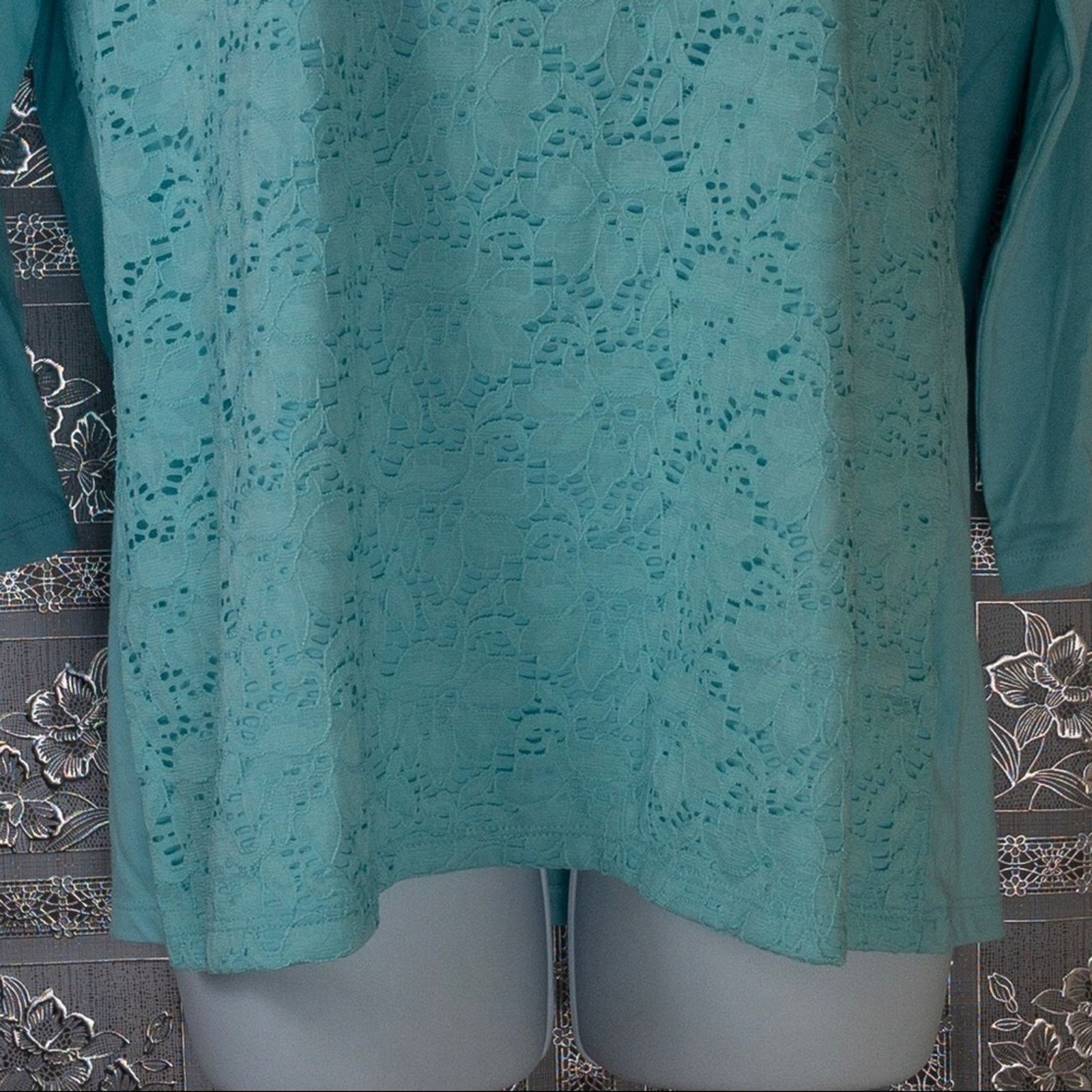 Basic Editions NWT Basic Editions Front Crochet Lace Overlay Top Size M / US 6-8 / IT 42-44 - 5 Thumbnail