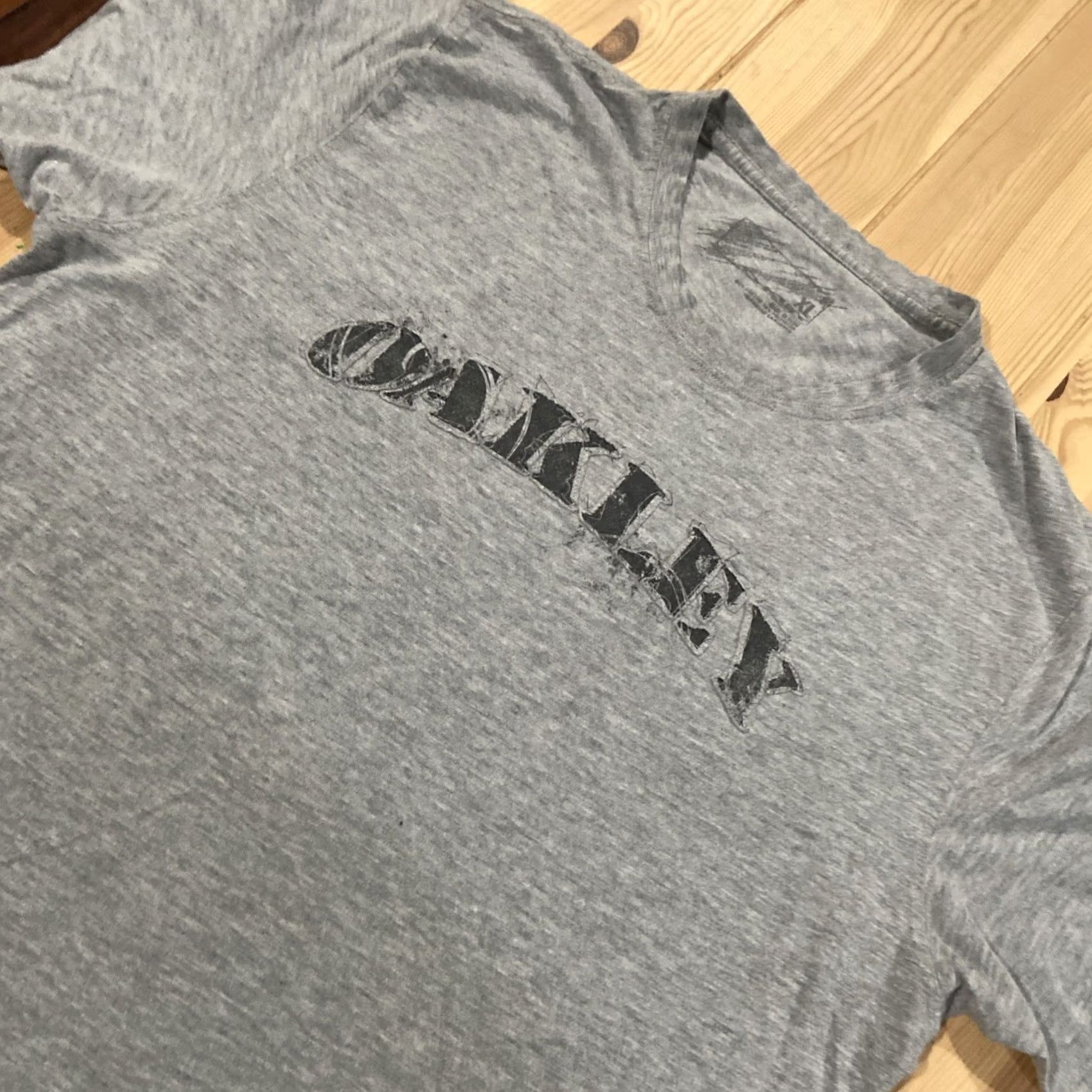 Oakley VINTAGE Oakley T-Shirt Mens XL Gray Embroidered 90s Grunge Astro Boy Crew Neck Short Sleeve USA Logo Size US XL / EU 56 / 4 - 2 Thumbnail