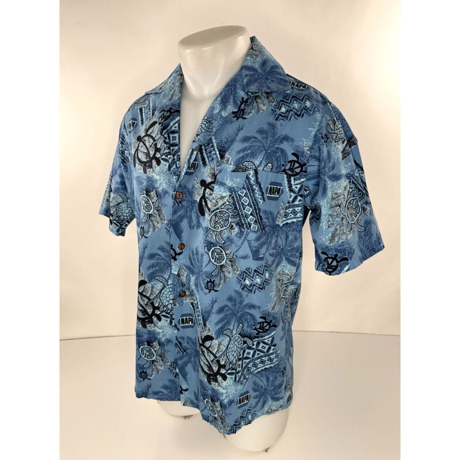 Vintage MALIHINI Napa Auto Parts Tribal Sea Turtle Hawaiian Aloha M Shirt Men Blue Short Sleeve Button-Up M Womens Boys Girls Size US M / EU 48-50 / 2 - 2 Thumbnail
