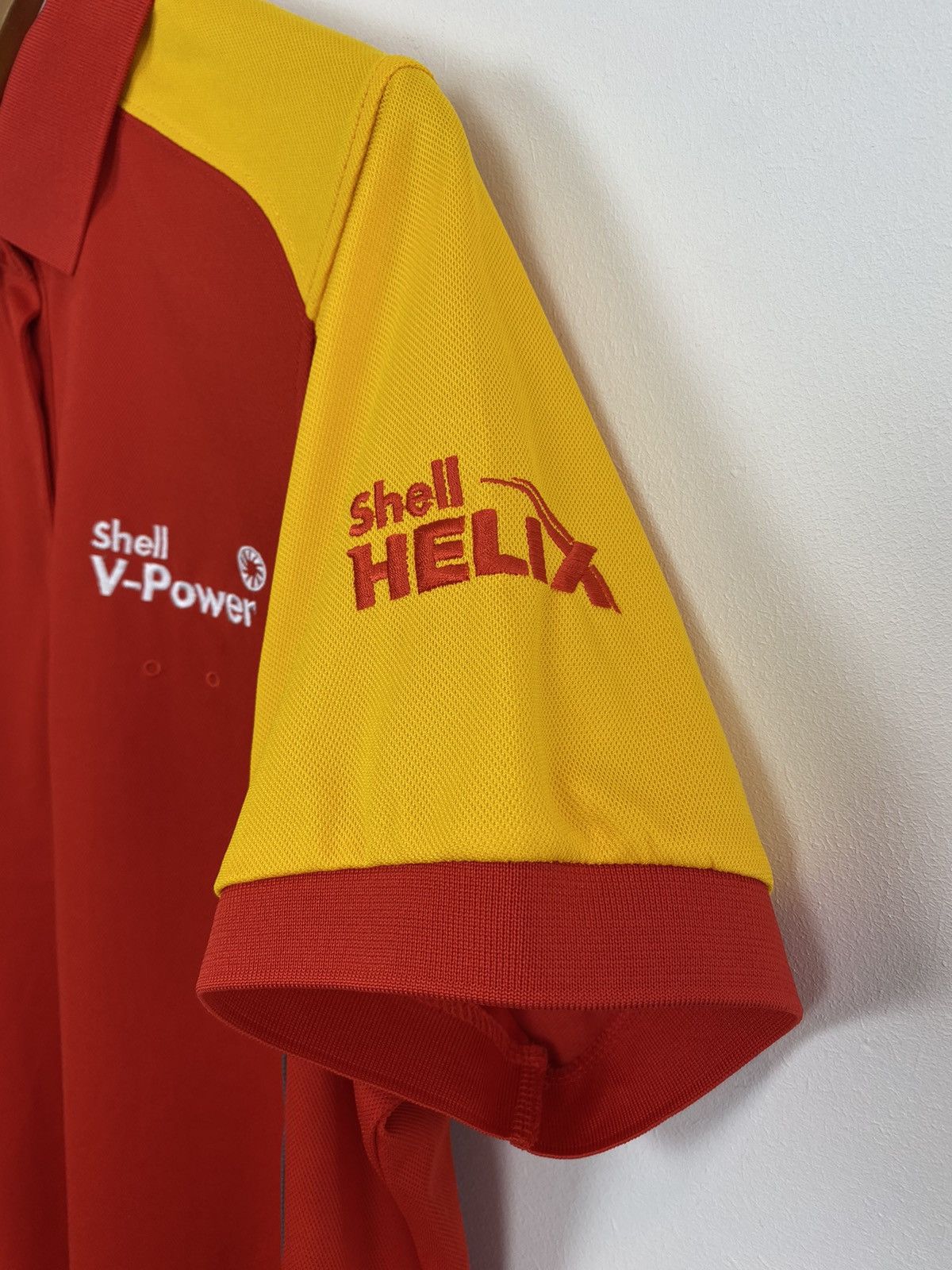 Designer Shell Petroleum Gas Polo Shirt Ferrari Scuderia Partner Size US L / EU 52-54 / 3 - 4 Thumbnail