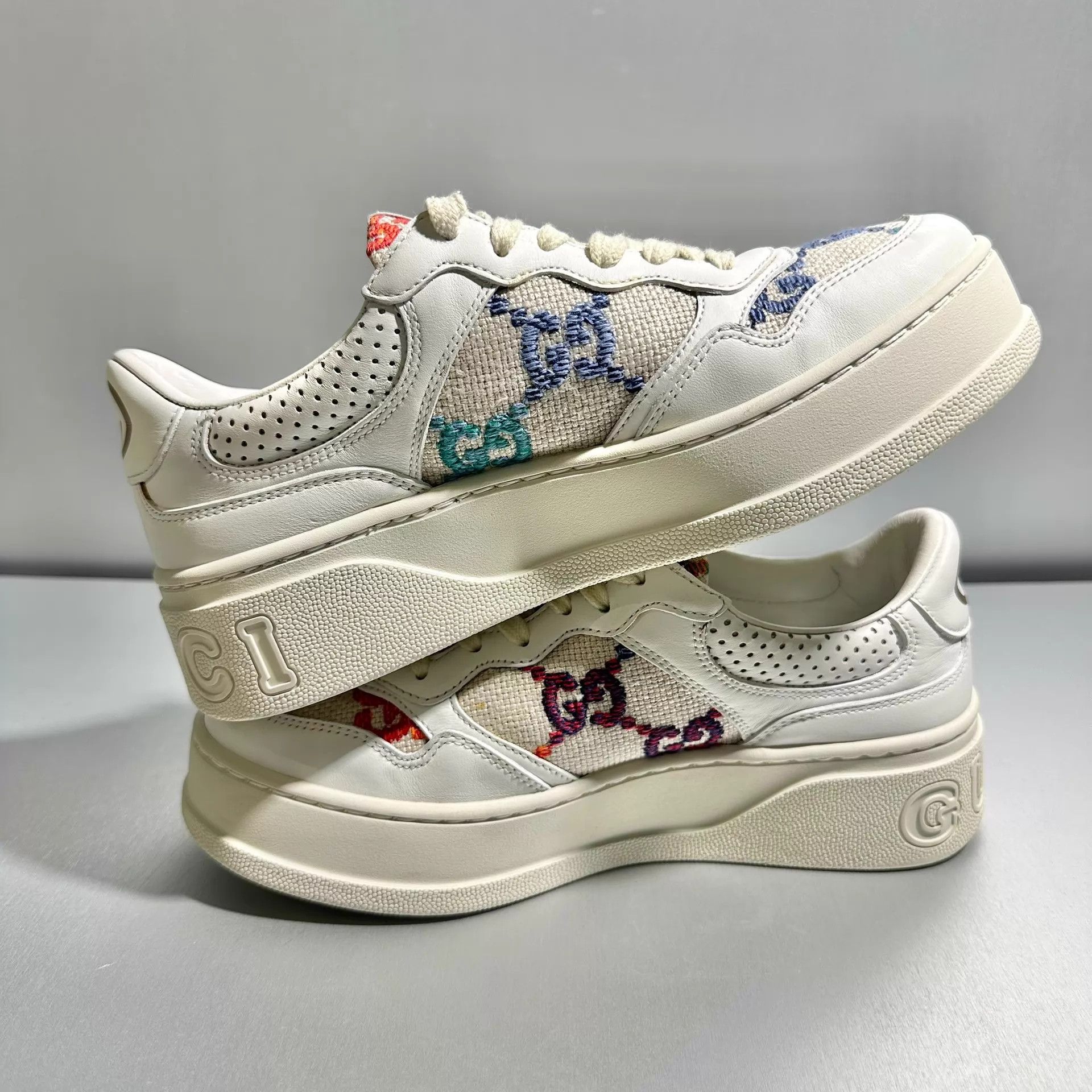 Gucci Gucci biscuit platform sneaker 37.5 EU worn once mint Size US 7 / IT 37 - 4 Thumbnail