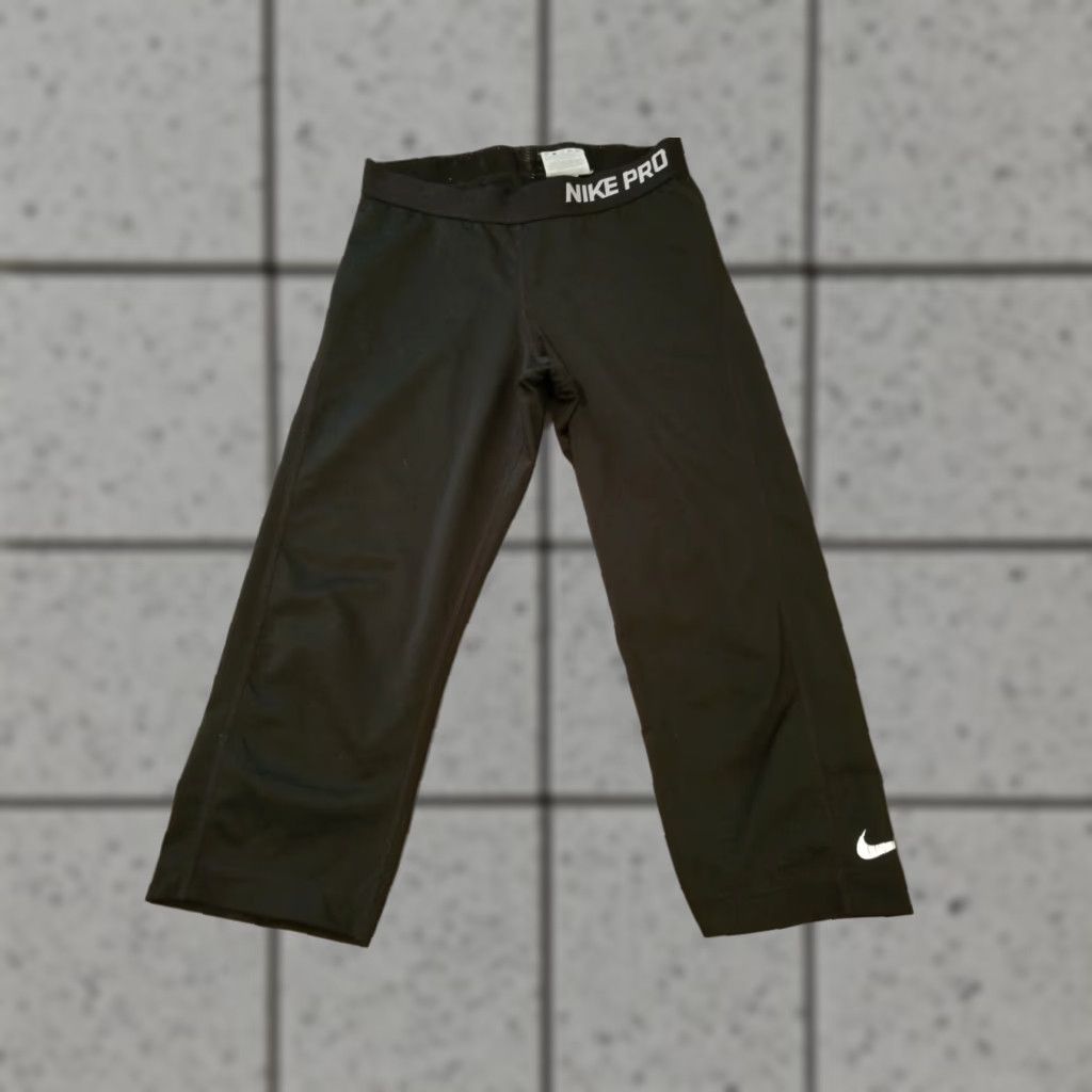 Nike Womens Nike Pants M Medium Black Athletic Gym Workout Capri Mens? No. End. Size 32" / US 10 / IT 46 - 1 Thumbnail