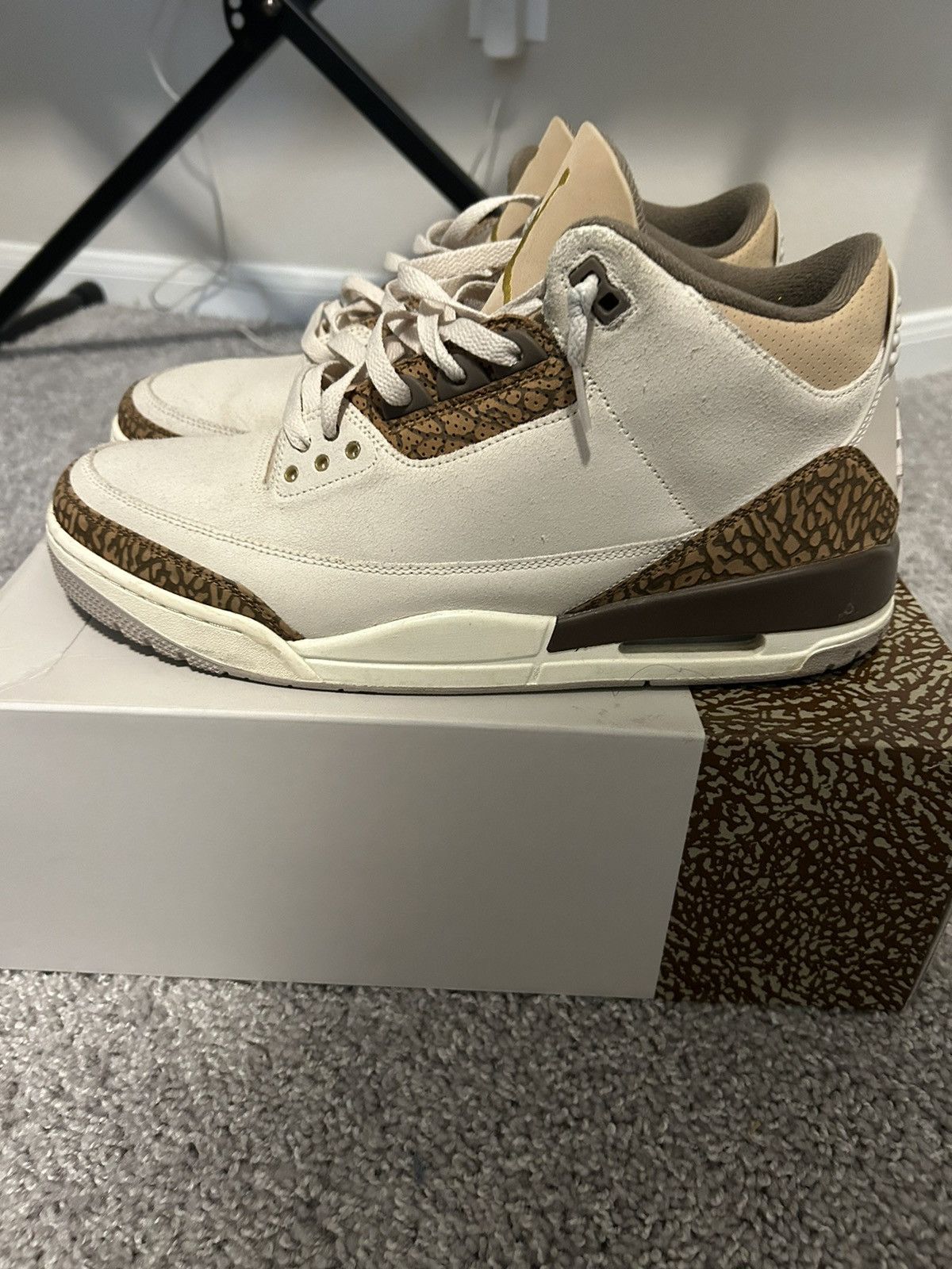 Jordan Brand × Nike Jordan 3 palomino Size US 13 / EU 46 - 7 Thumbnail